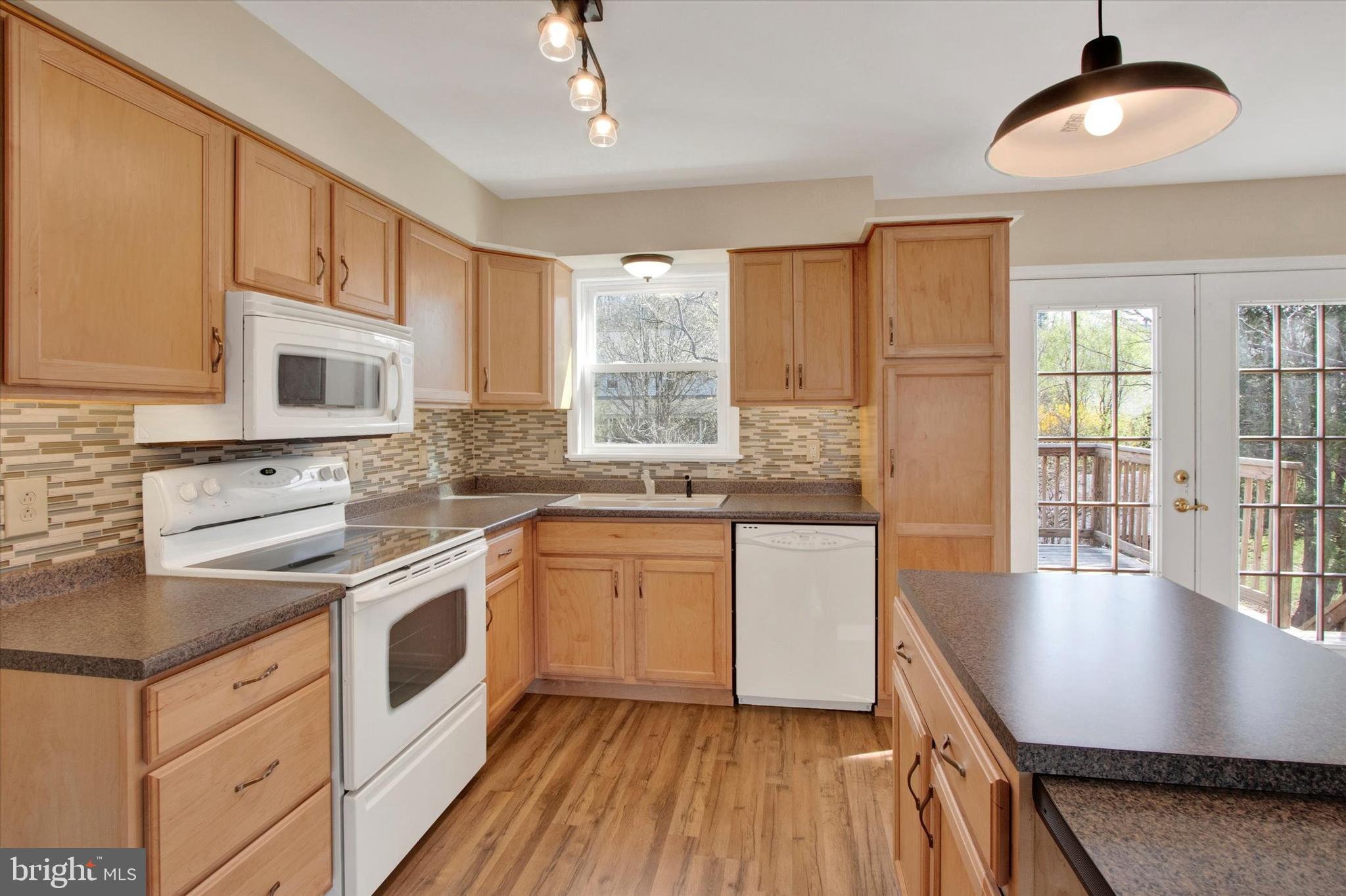PINE KNOLL - Residential