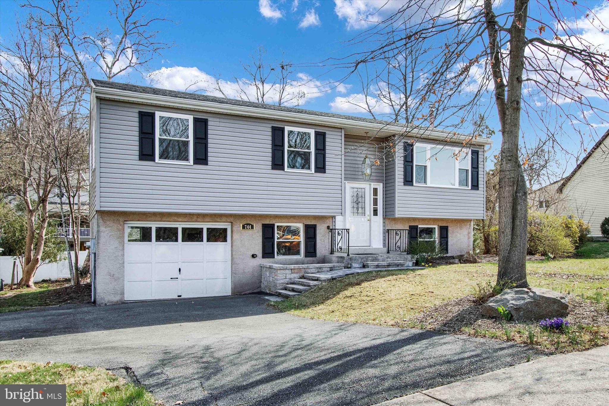 PINE KNOLL - Residential