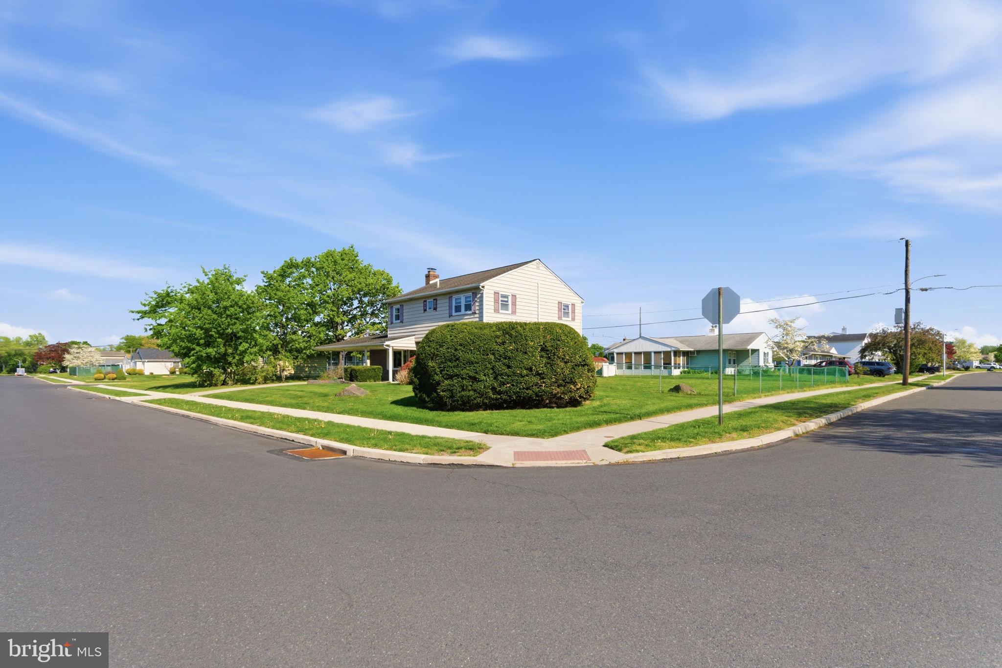 LEVITTOWN - Residential