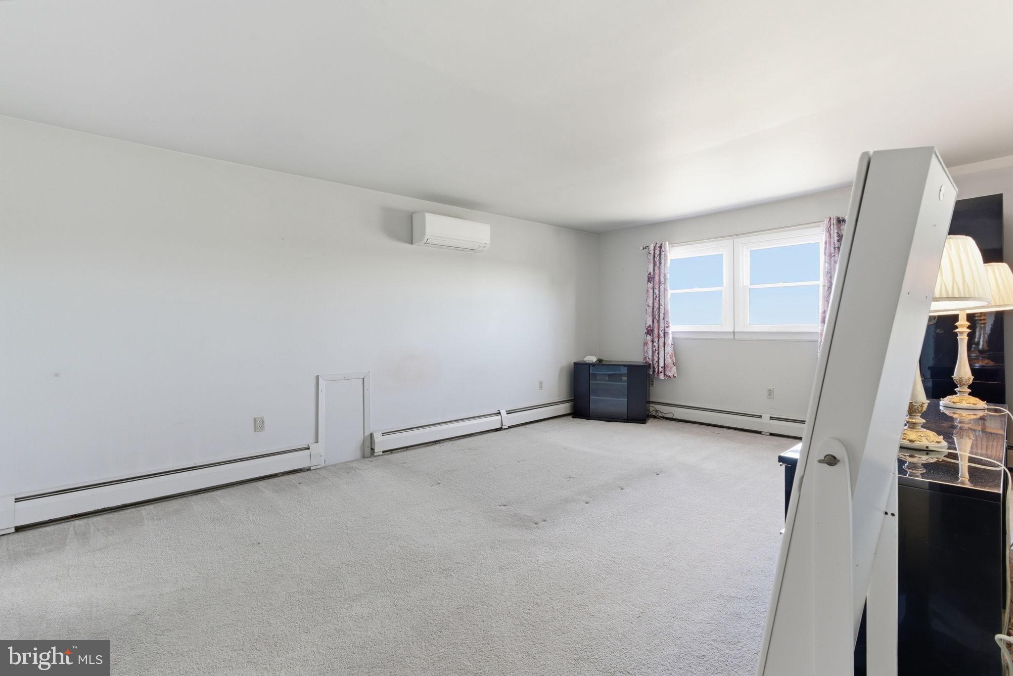LEVITTOWN - Residential