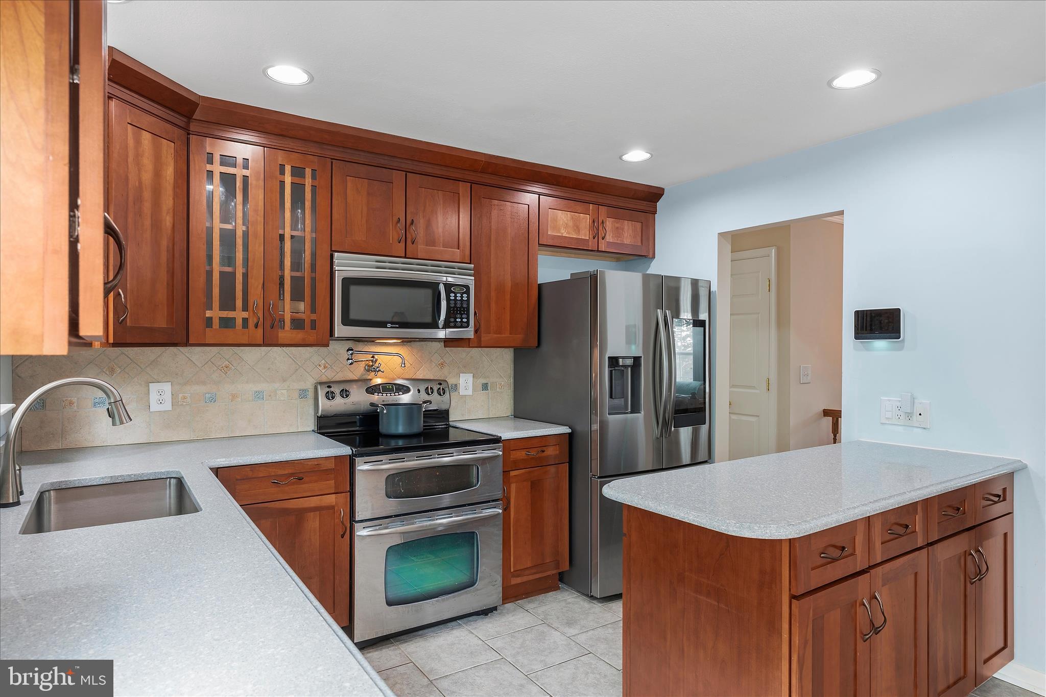 CATONSVILLE MANOR - Residential