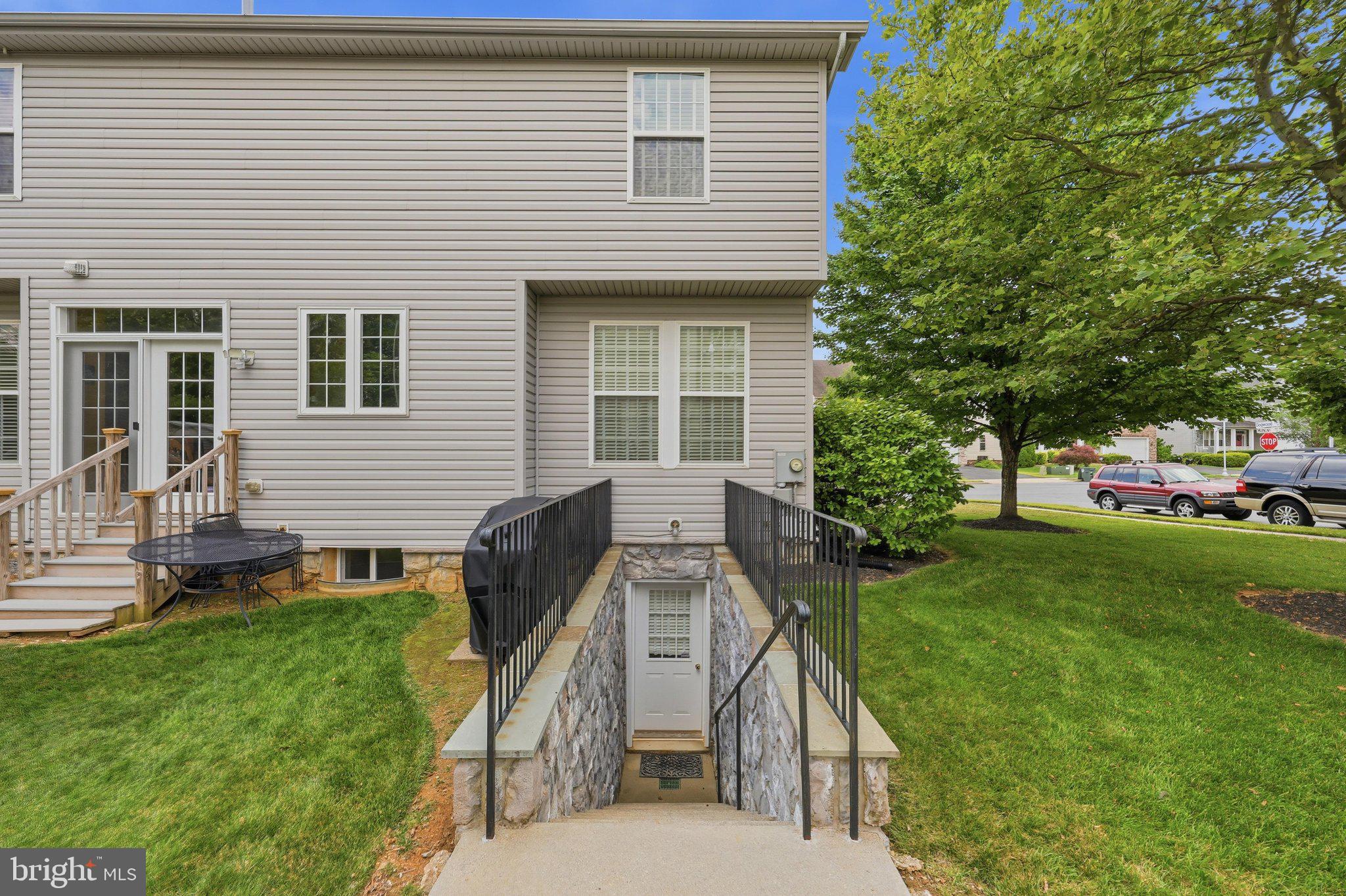 RIVER CREST II - Residential