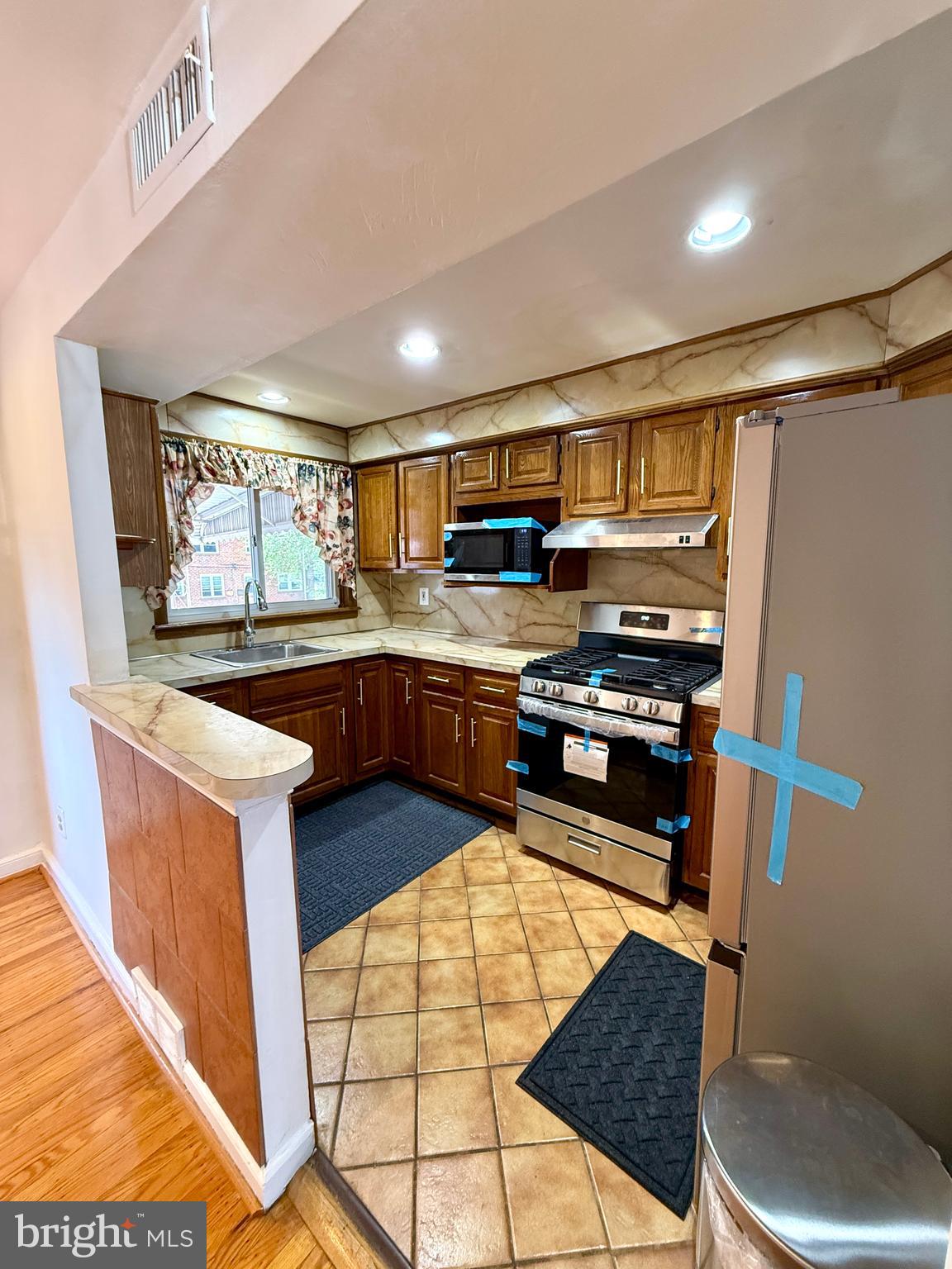 WEST OAK LANE - Residential