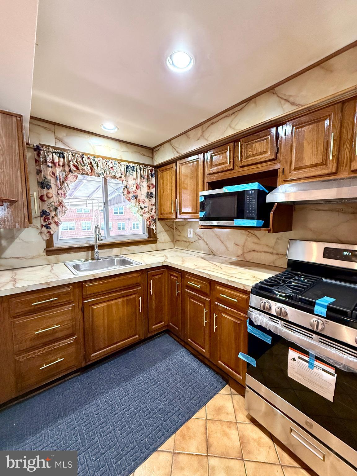 WEST OAK LANE - Residential