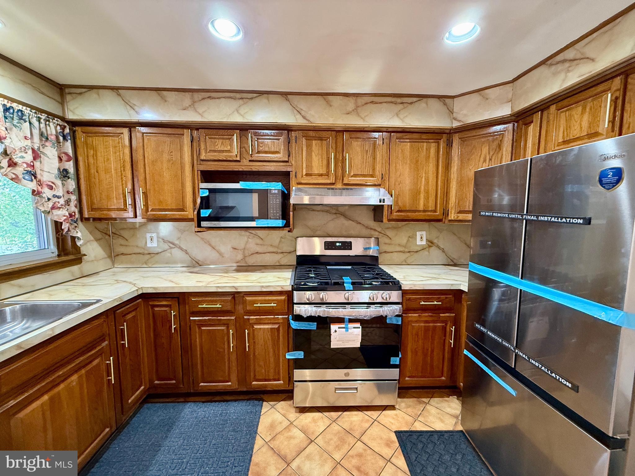 WEST OAK LANE - Residential