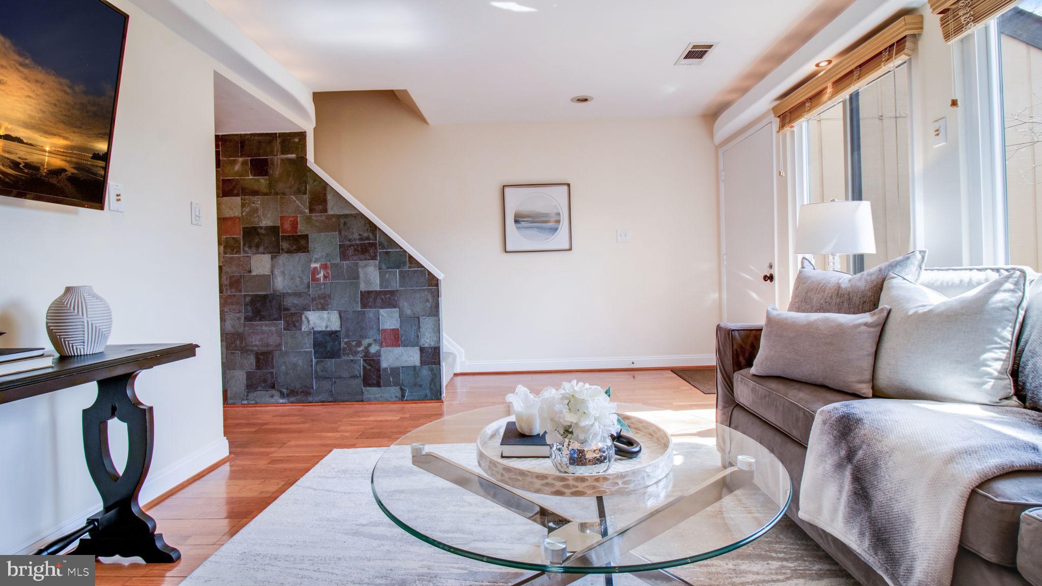 COVINGTON SQUARE - Residential