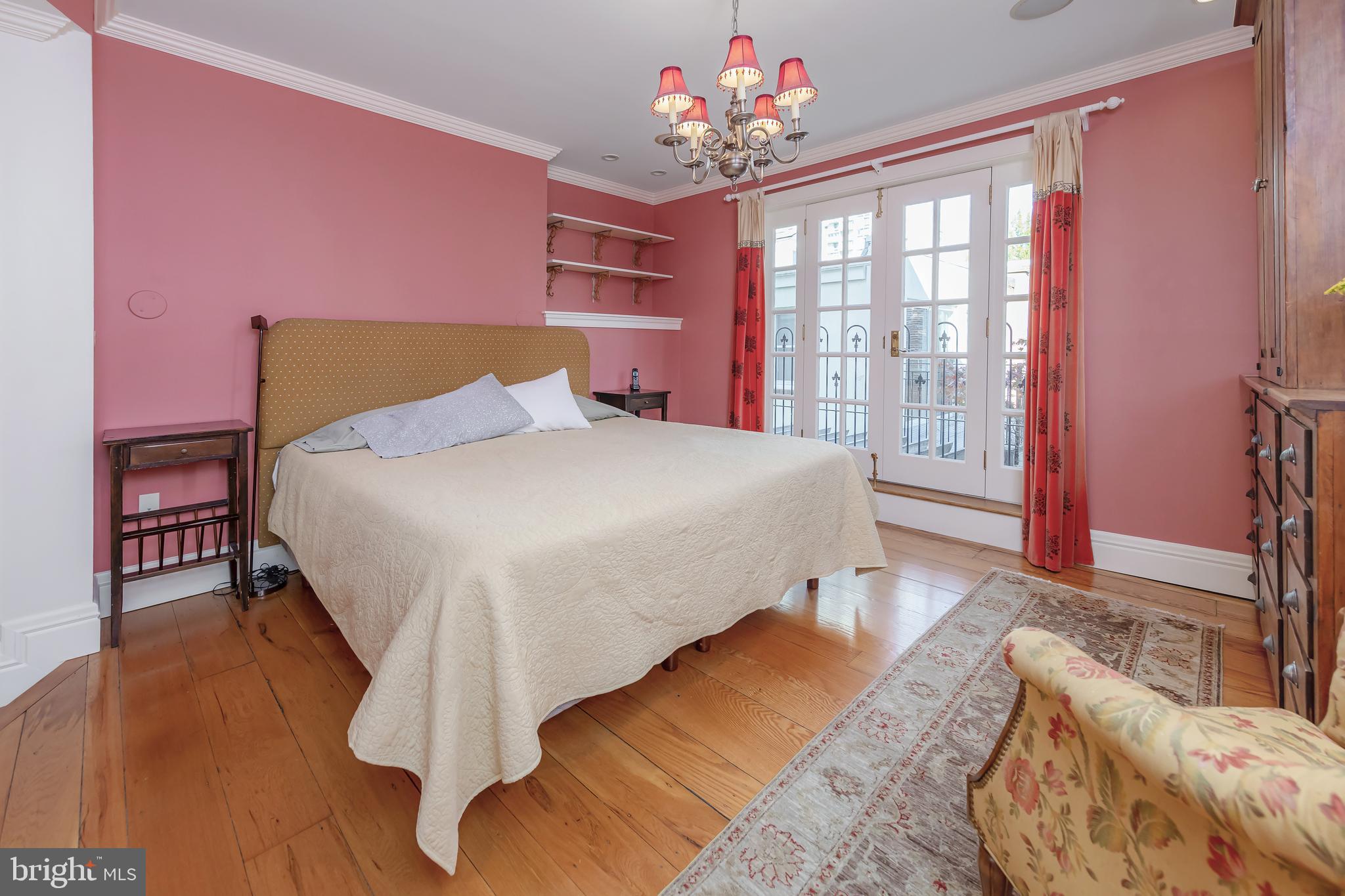 SOCIETY HILL - Residential