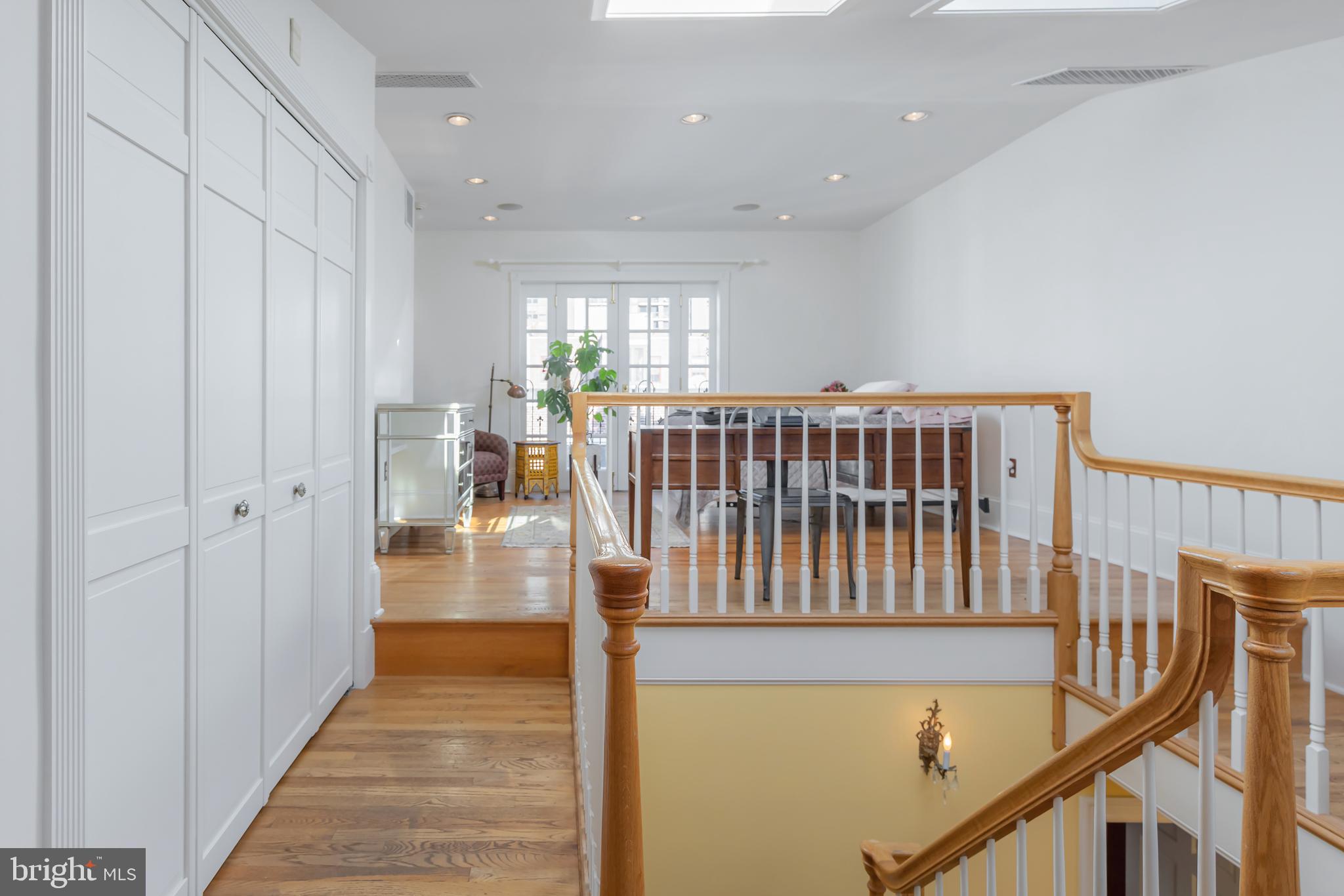 SOCIETY HILL - Residential