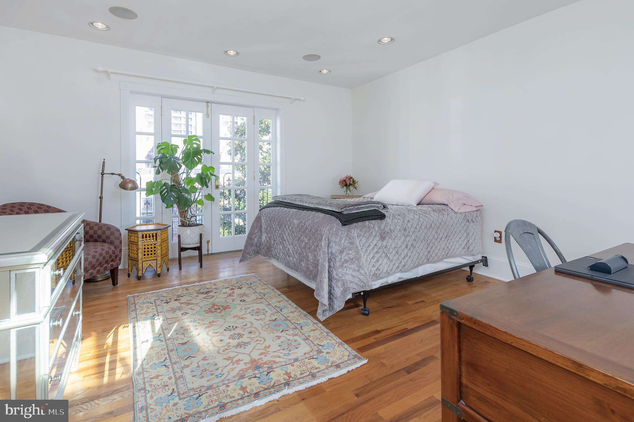 SOCIETY HILL - Residential