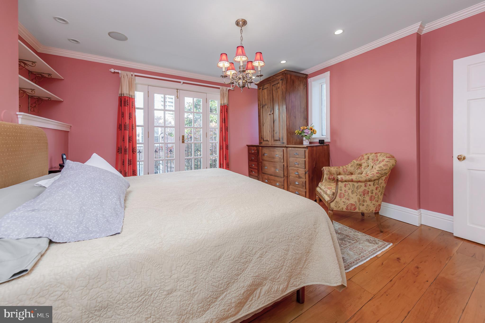 SOCIETY HILL - Residential