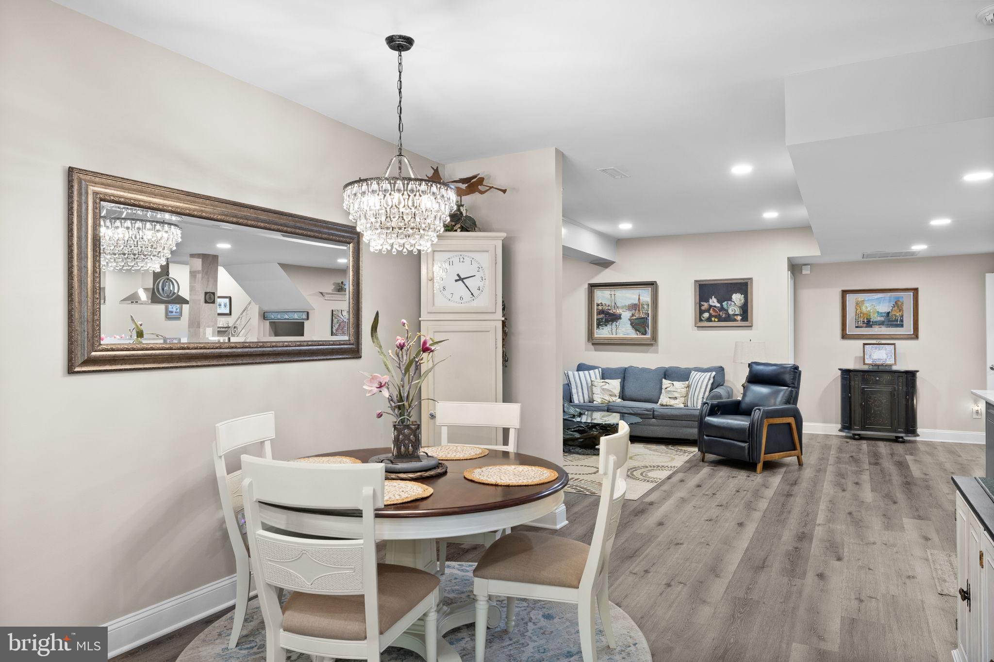RIVER ROAD - Residential