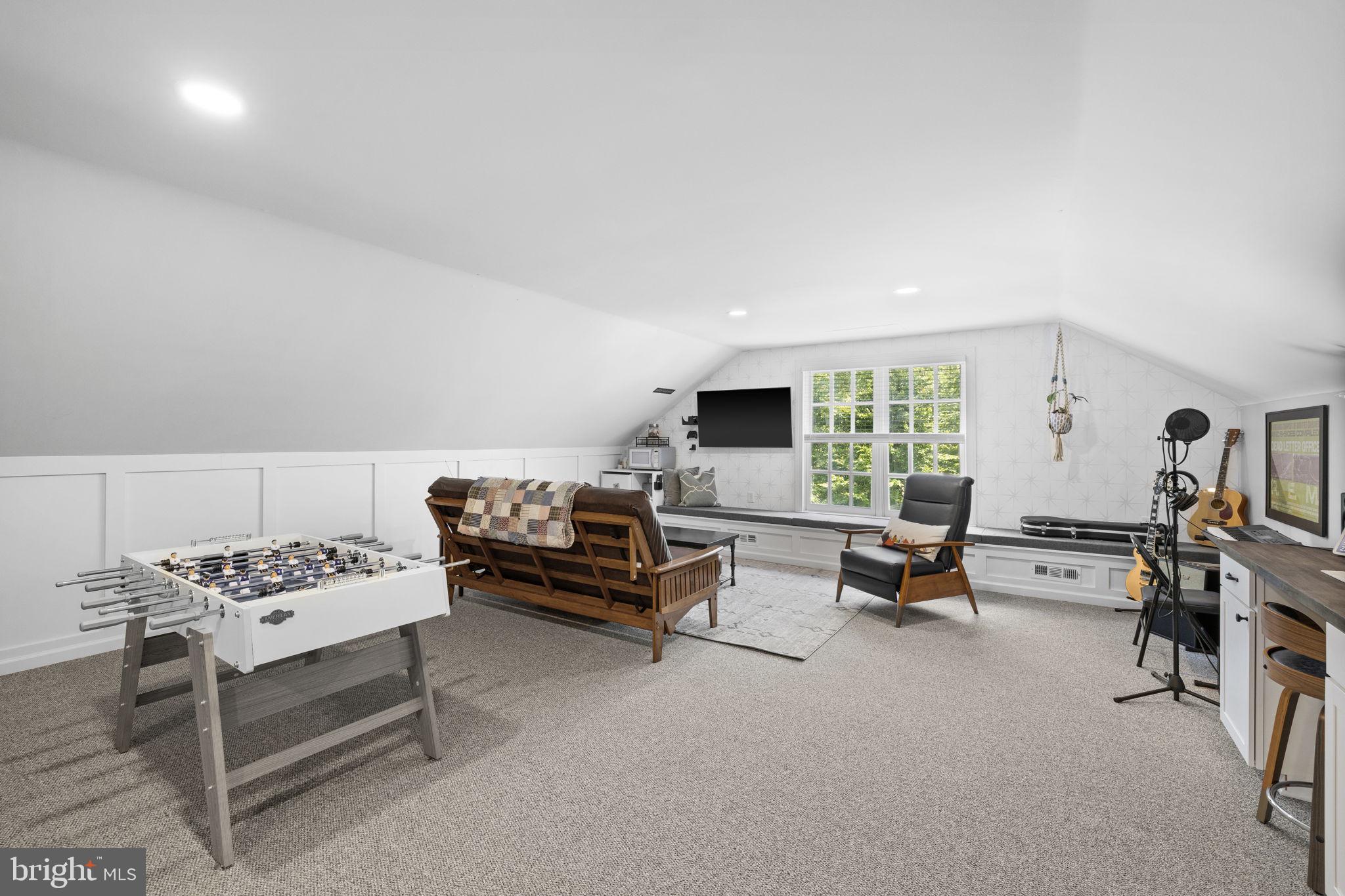 RIVER ROAD - Residential