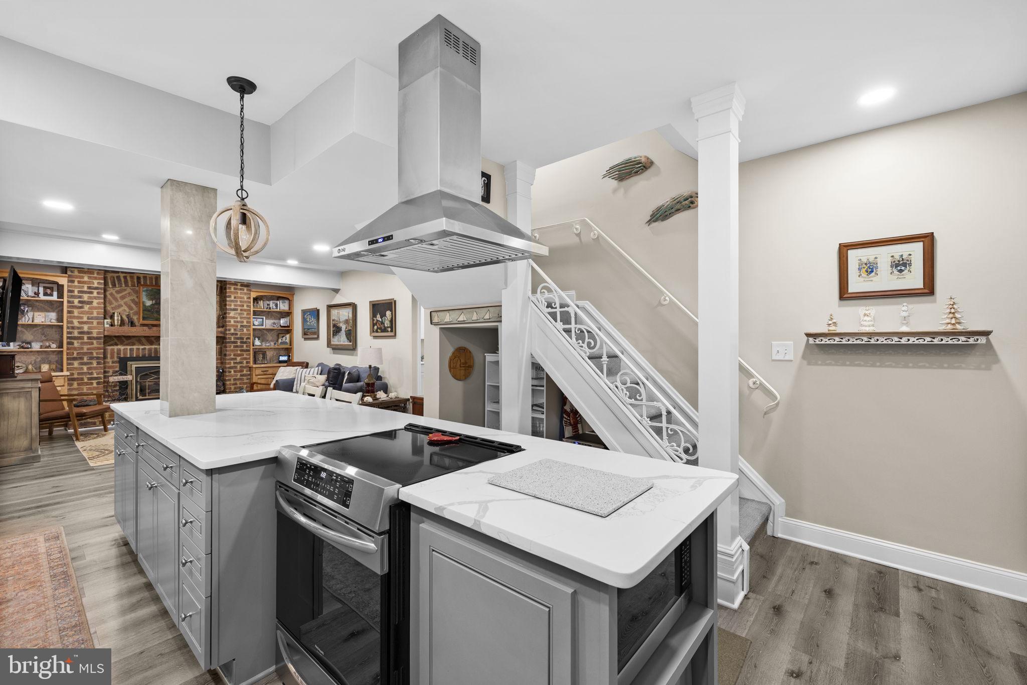 RIVER ROAD - Residential