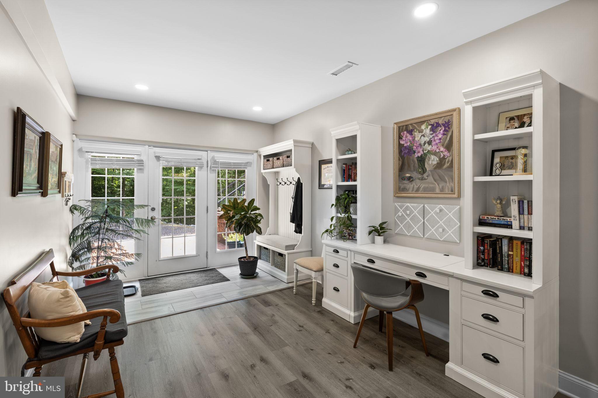 RIVER ROAD - Residential