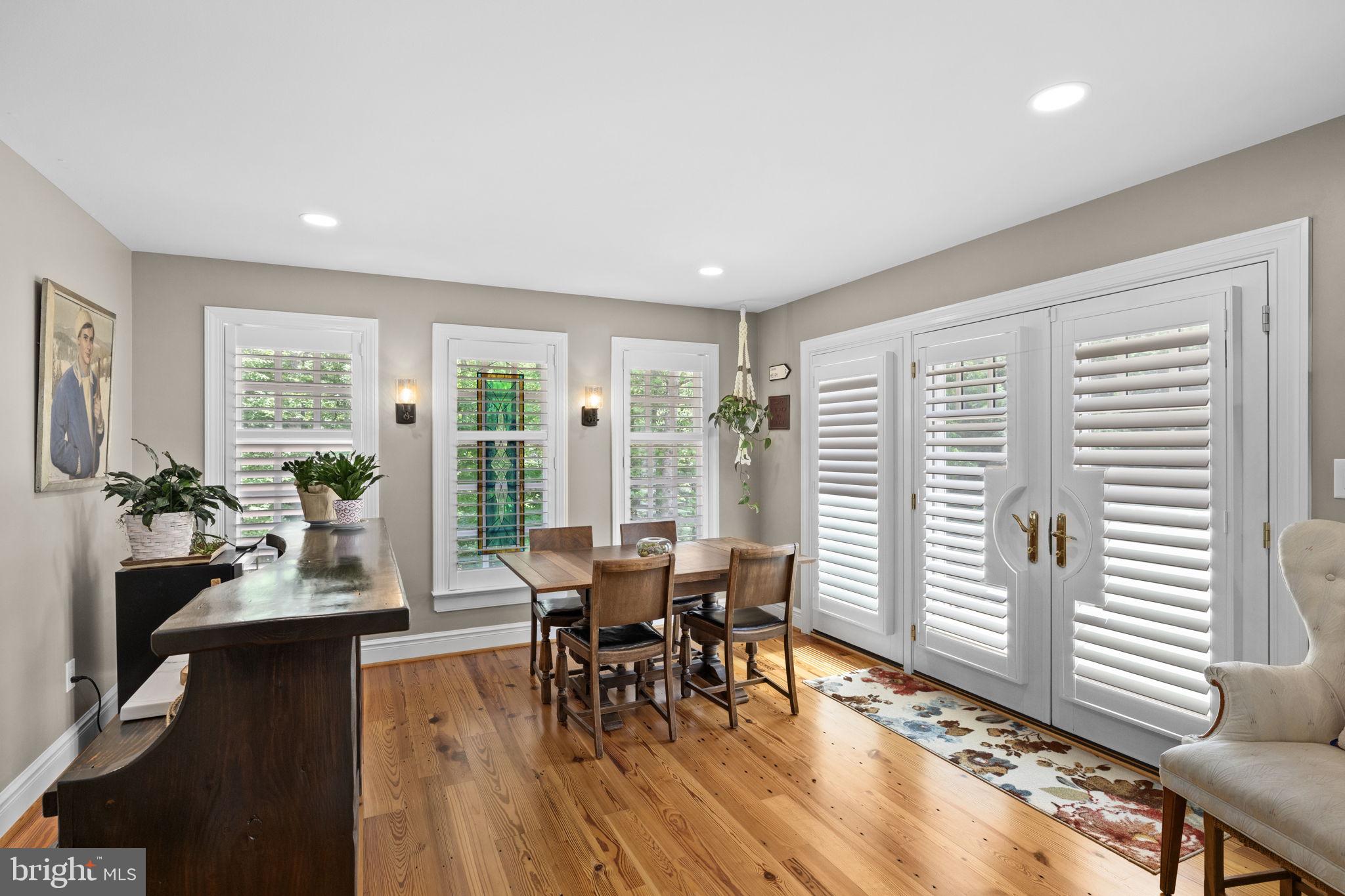 RIVER ROAD - Residential