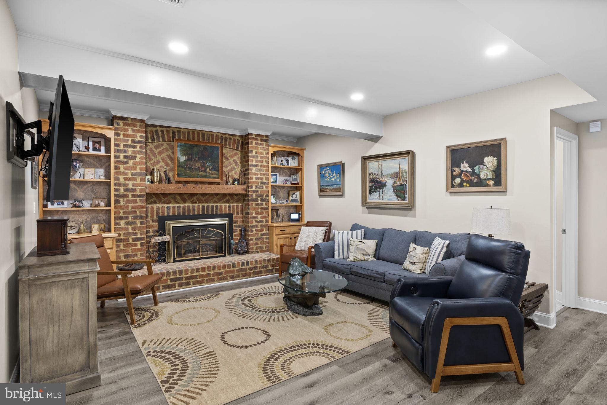 RIVER ROAD - Residential