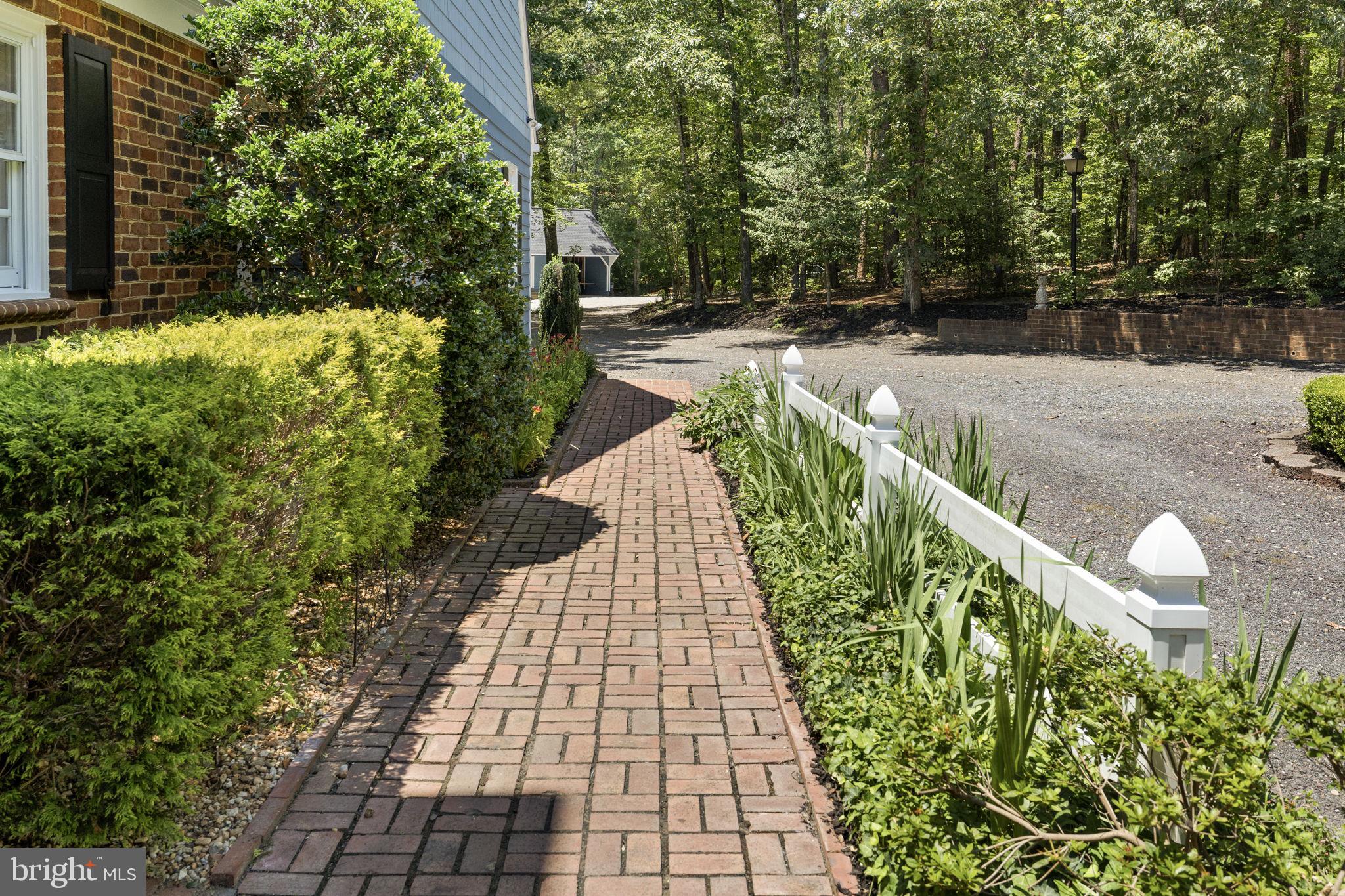 RIVER ROAD - Residential