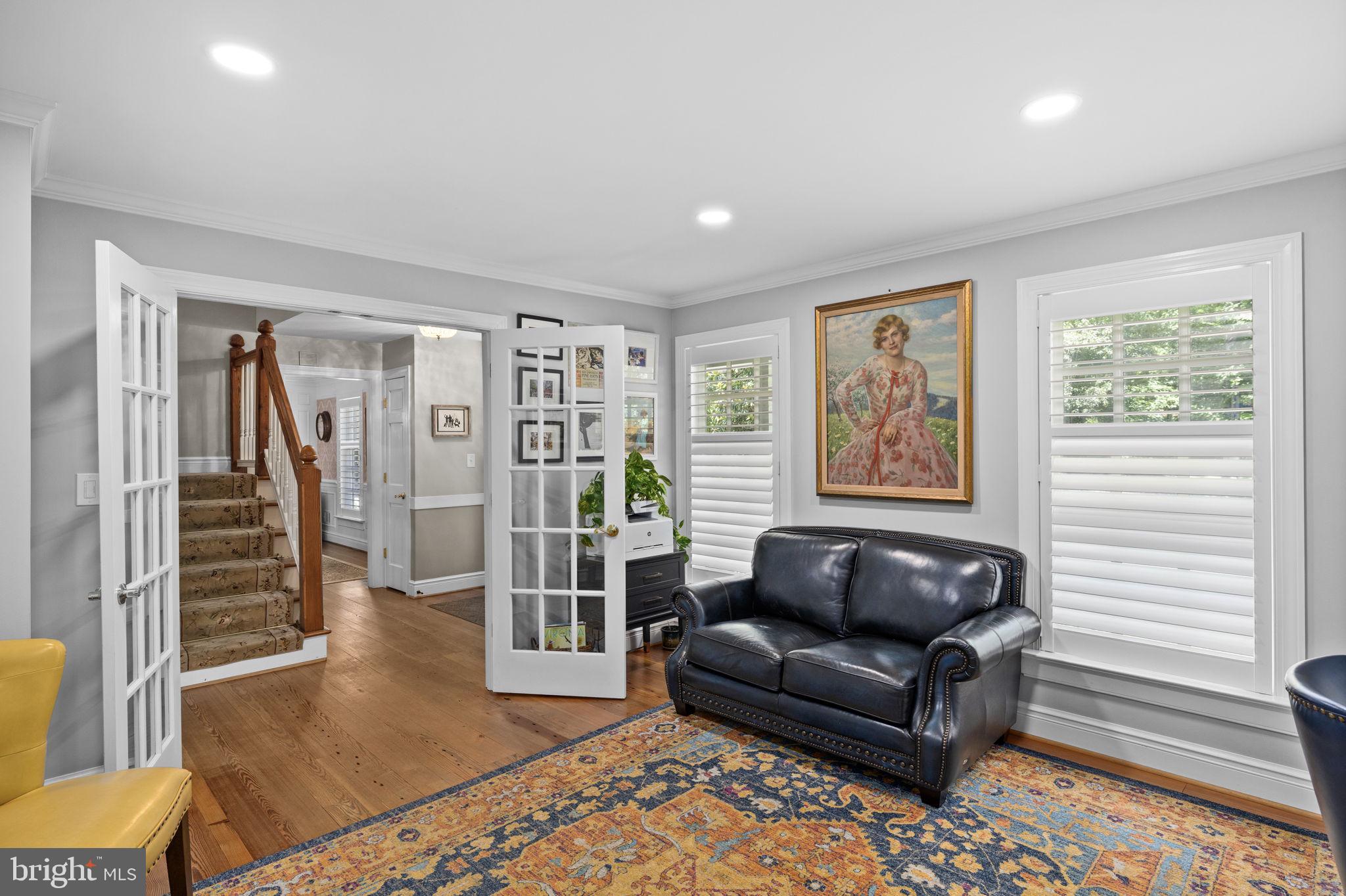 RIVER ROAD - Residential