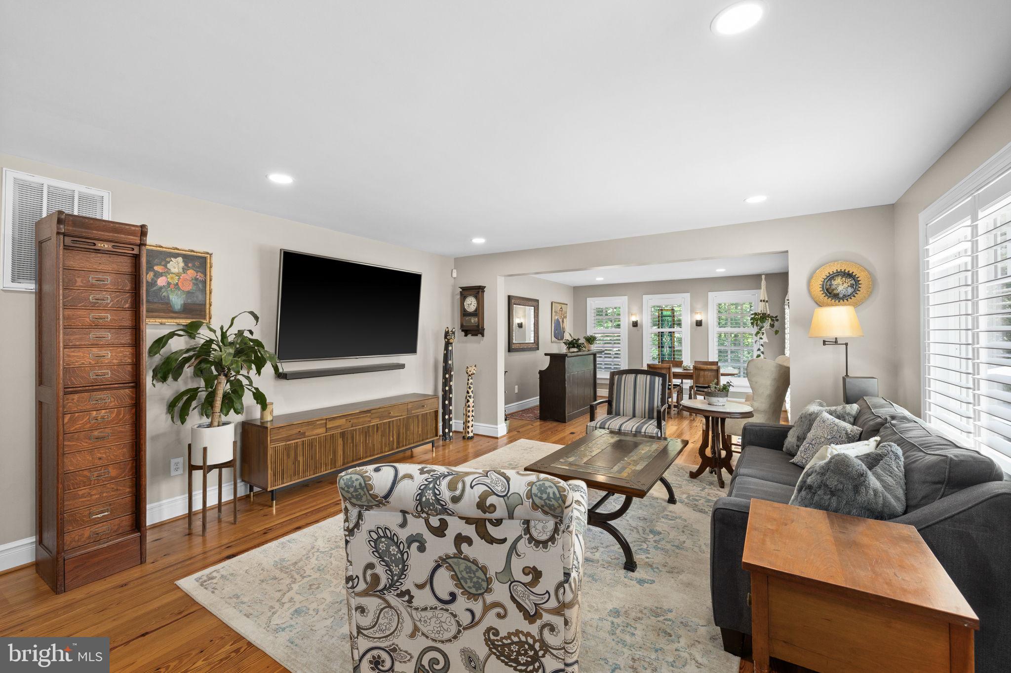 RIVER ROAD - Residential