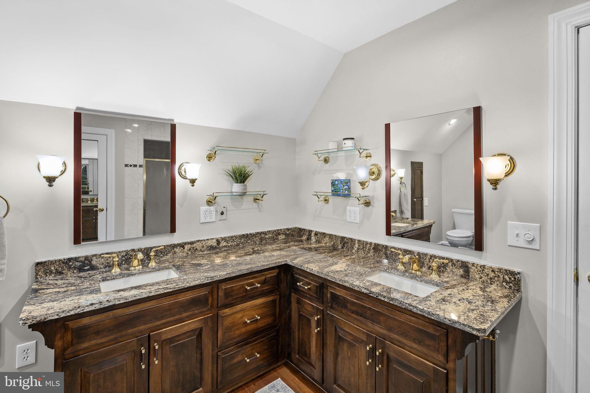 RIVER ROAD - Residential