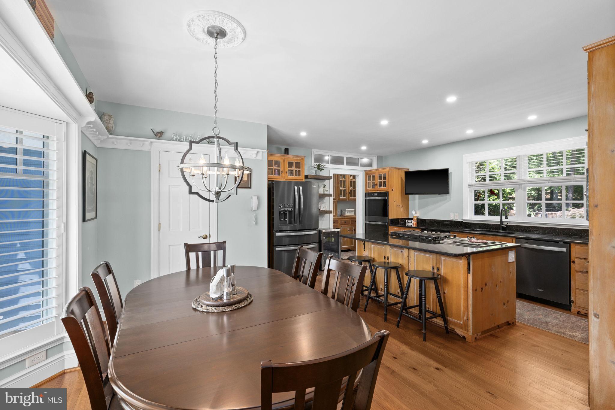 RIVER ROAD - Residential