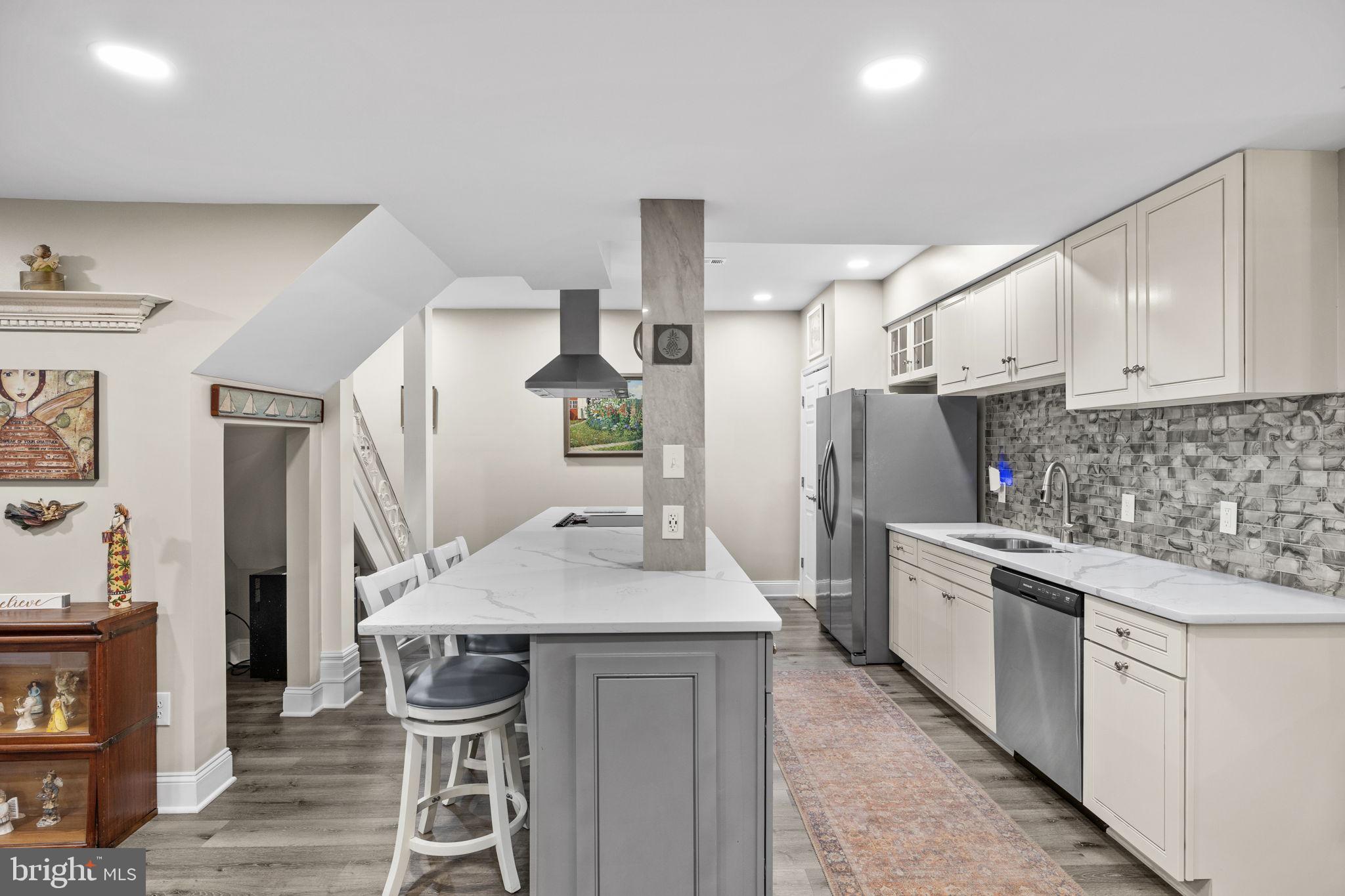 RIVER ROAD - Residential