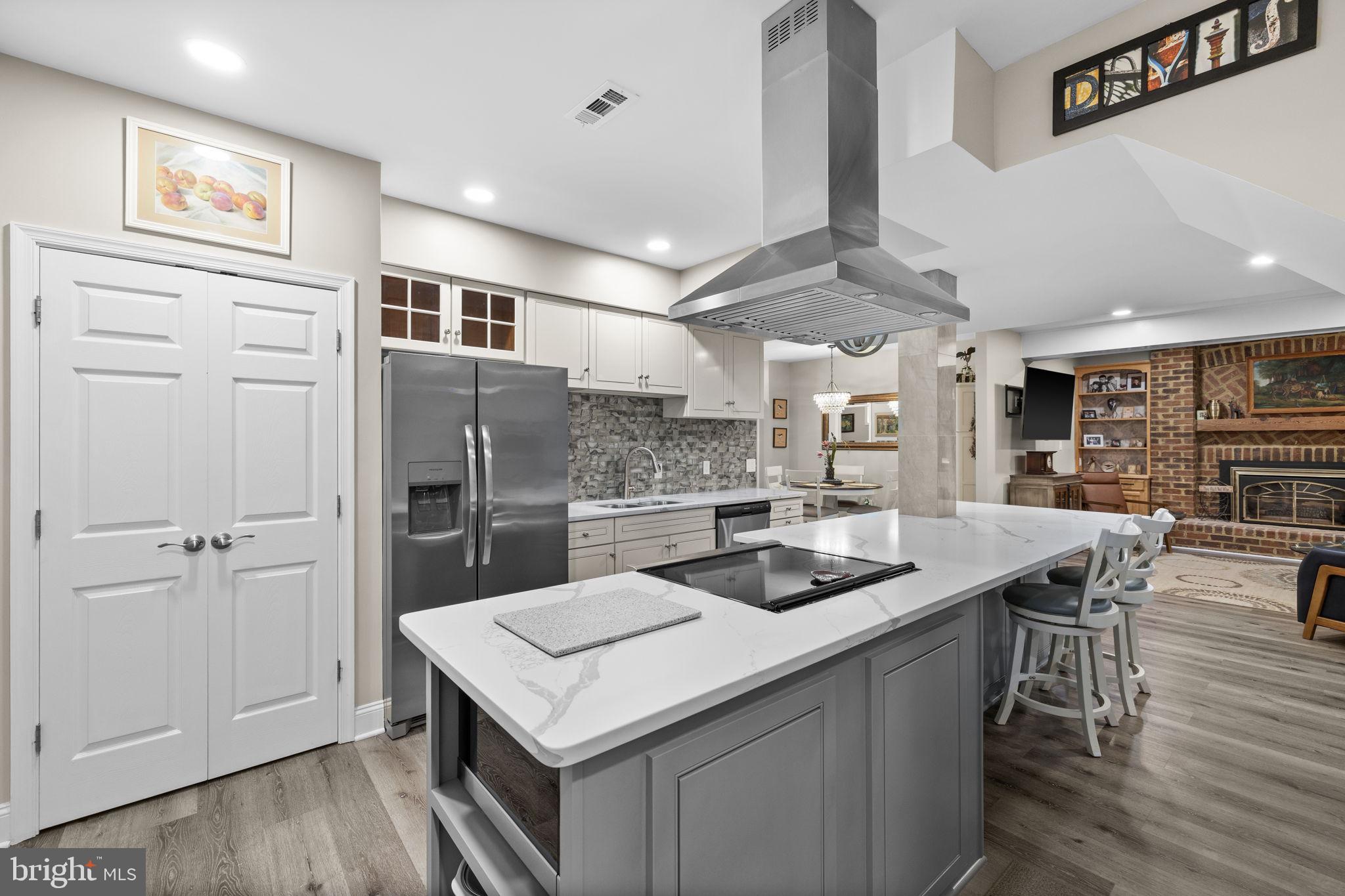 RIVER ROAD - Residential