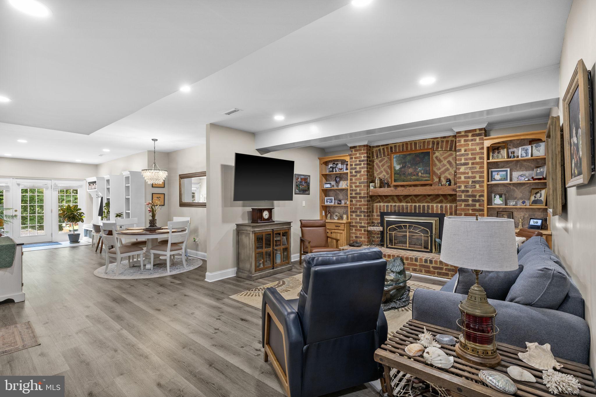RIVER ROAD - Residential