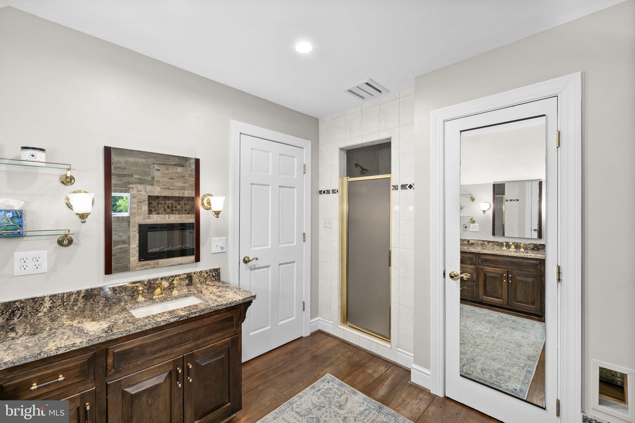 RIVER ROAD - Residential