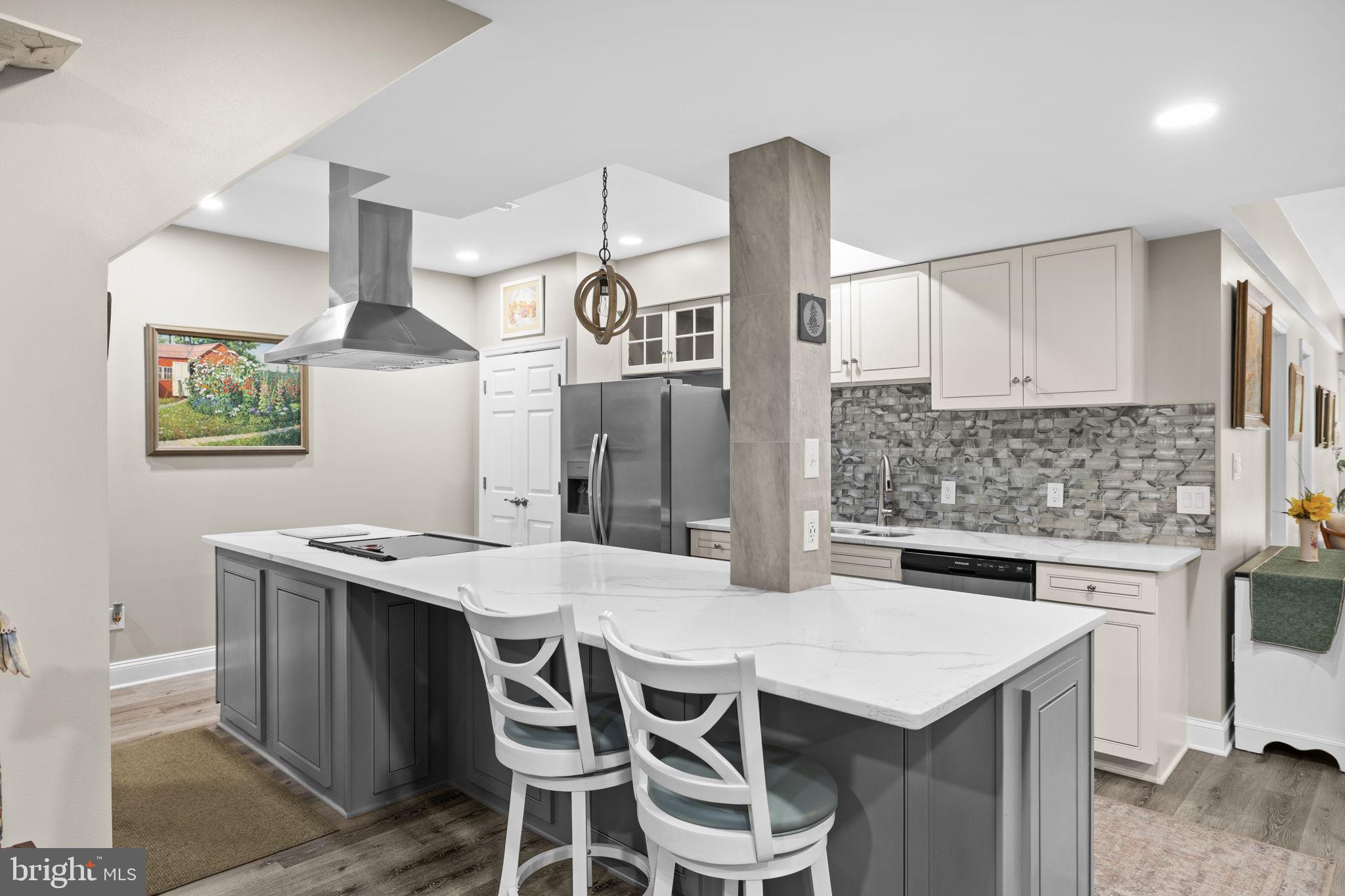 RIVER ROAD - Residential