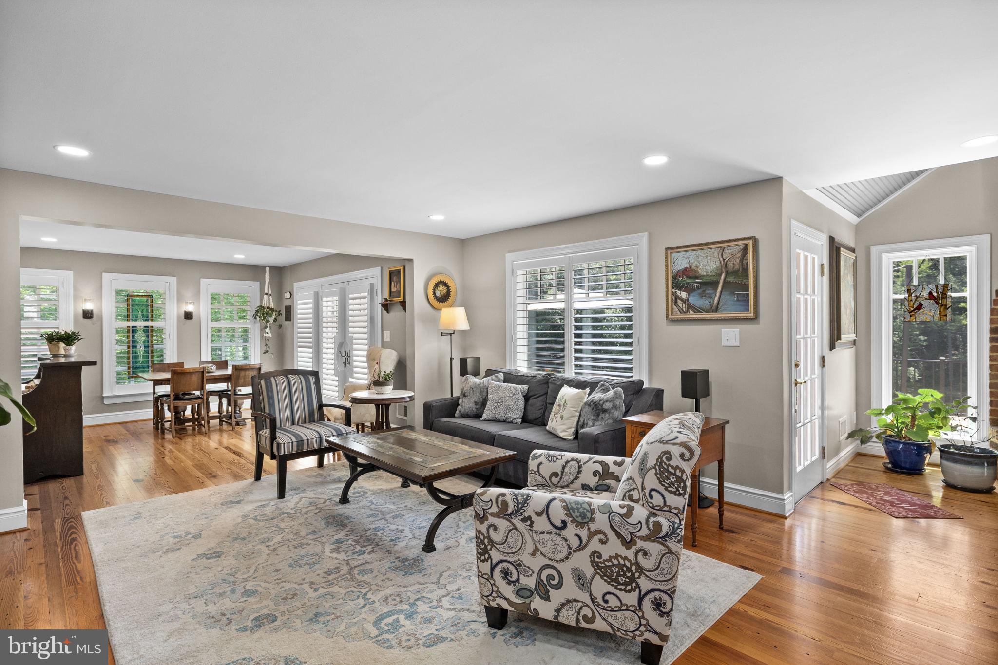 RIVER ROAD - Residential