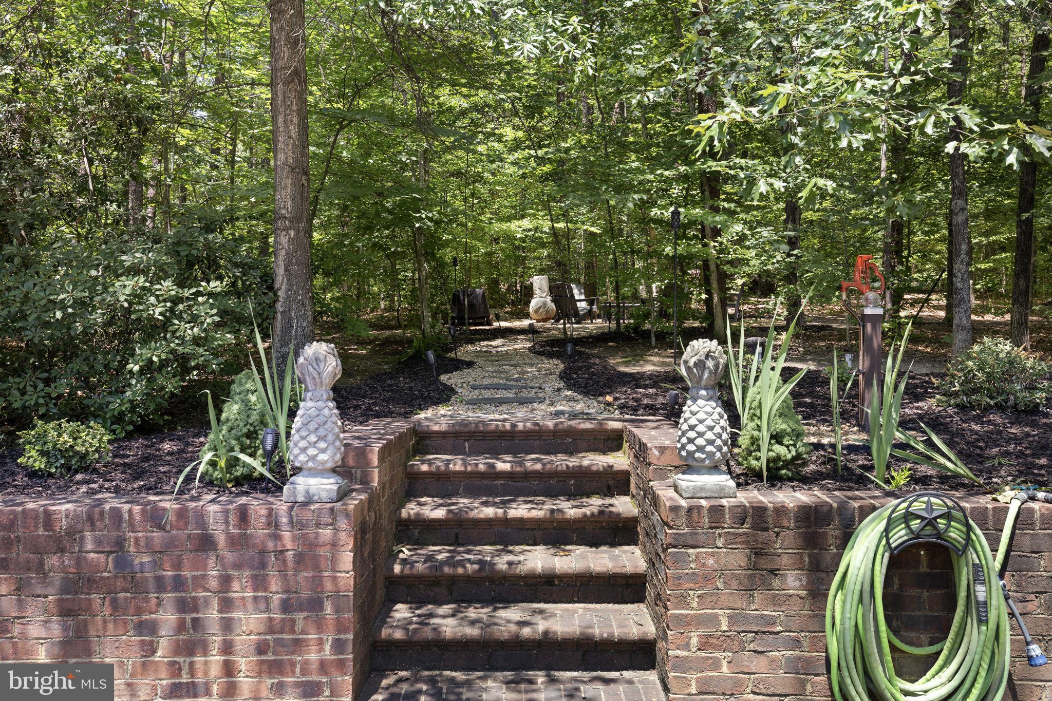 RIVER ROAD - Residential