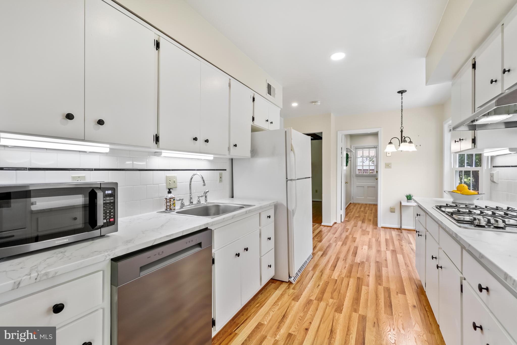 MANOR WOODS - Residential