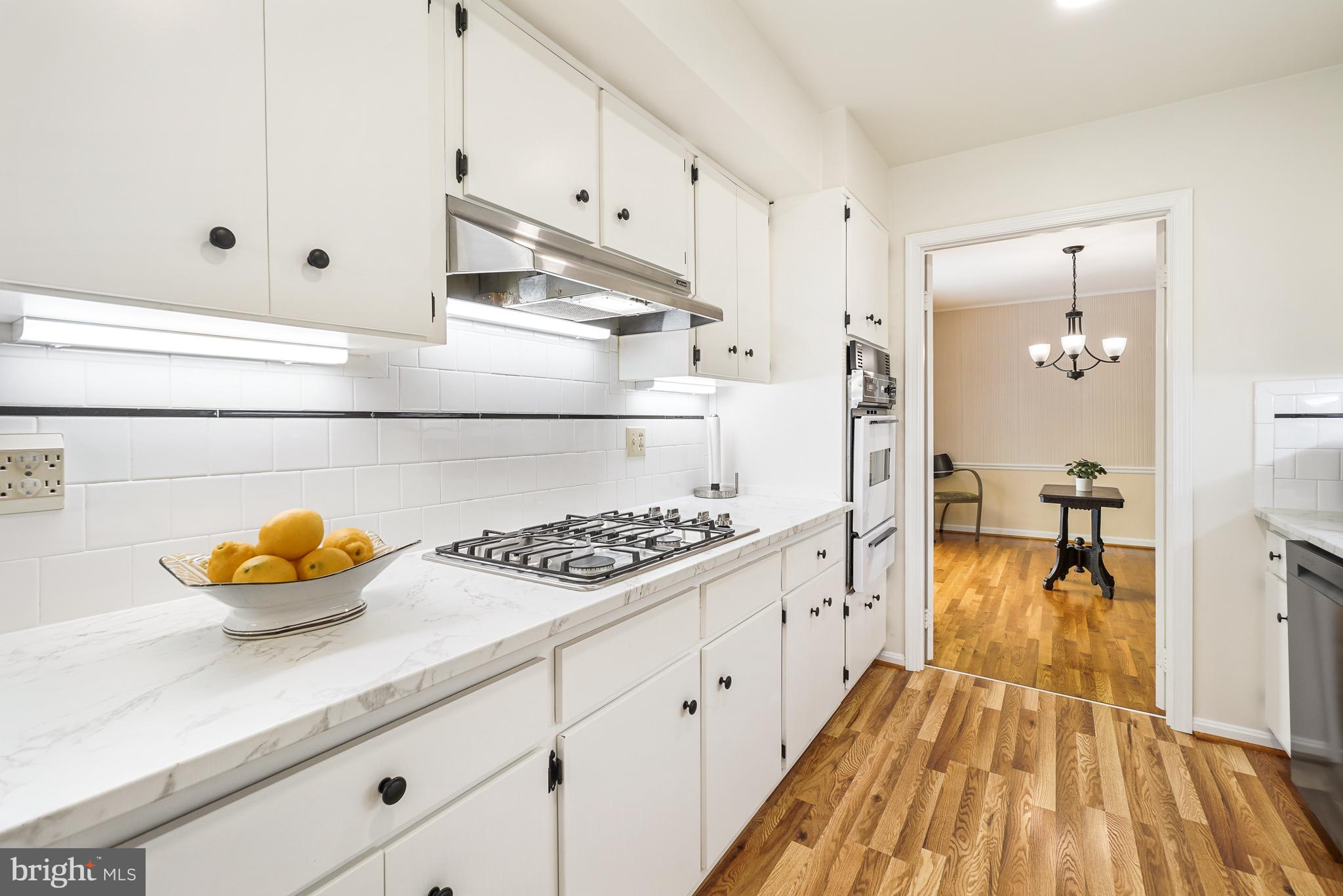 MANOR WOODS - Residential