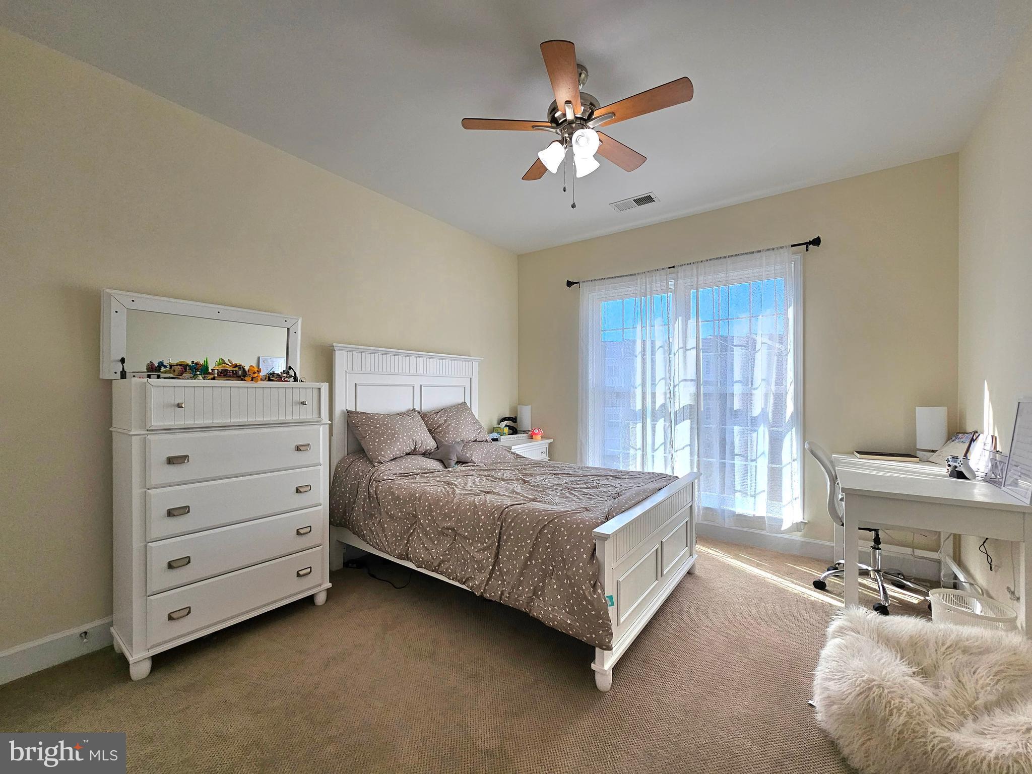 POTOMAC CLUB CONDOMINIUMS - Residential Lease