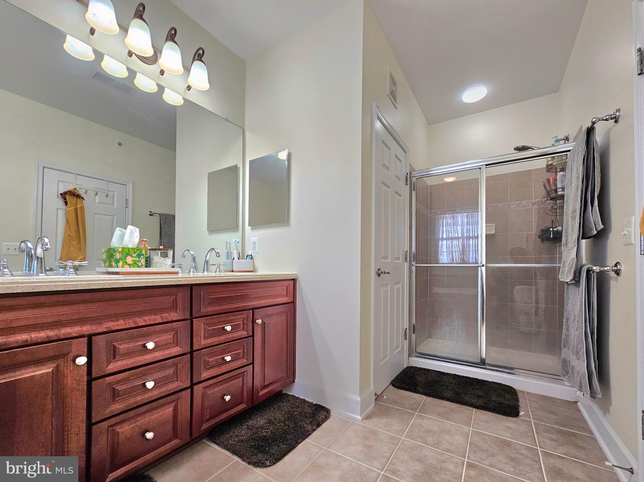 POTOMAC CLUB CONDOMINIUMS - Residential Lease