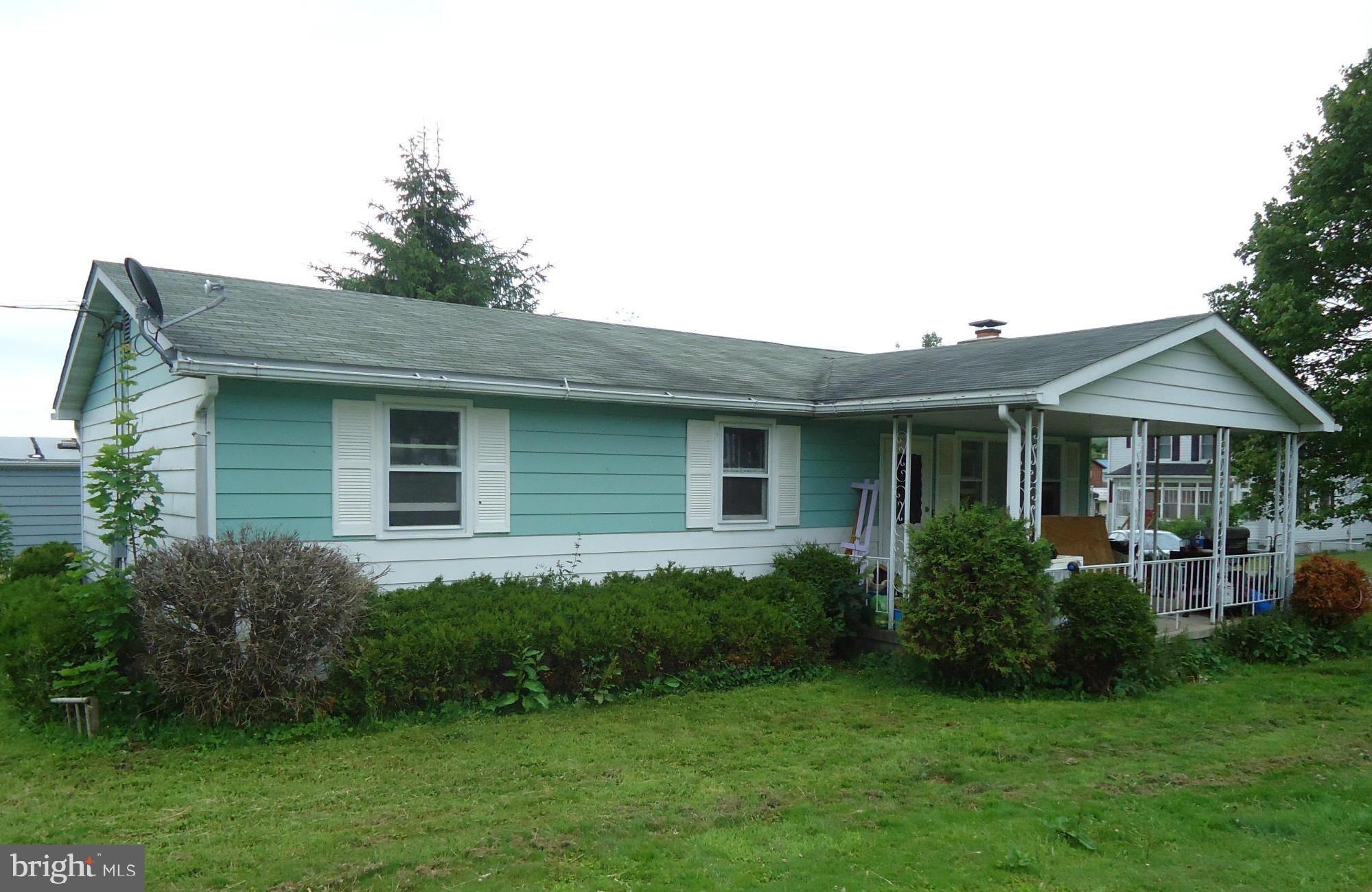 FULLY furnished home in Davis features 3 bedrooms, 1 bathroom, living room, kitchen, dining area, porch and nice yard.  Close to Blackwater Falls State Park and Cannan Valley Resort.
