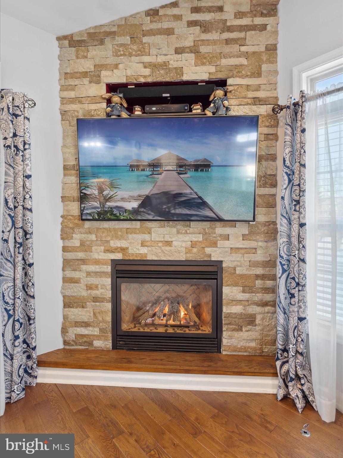 LOCUST HILL - Residential