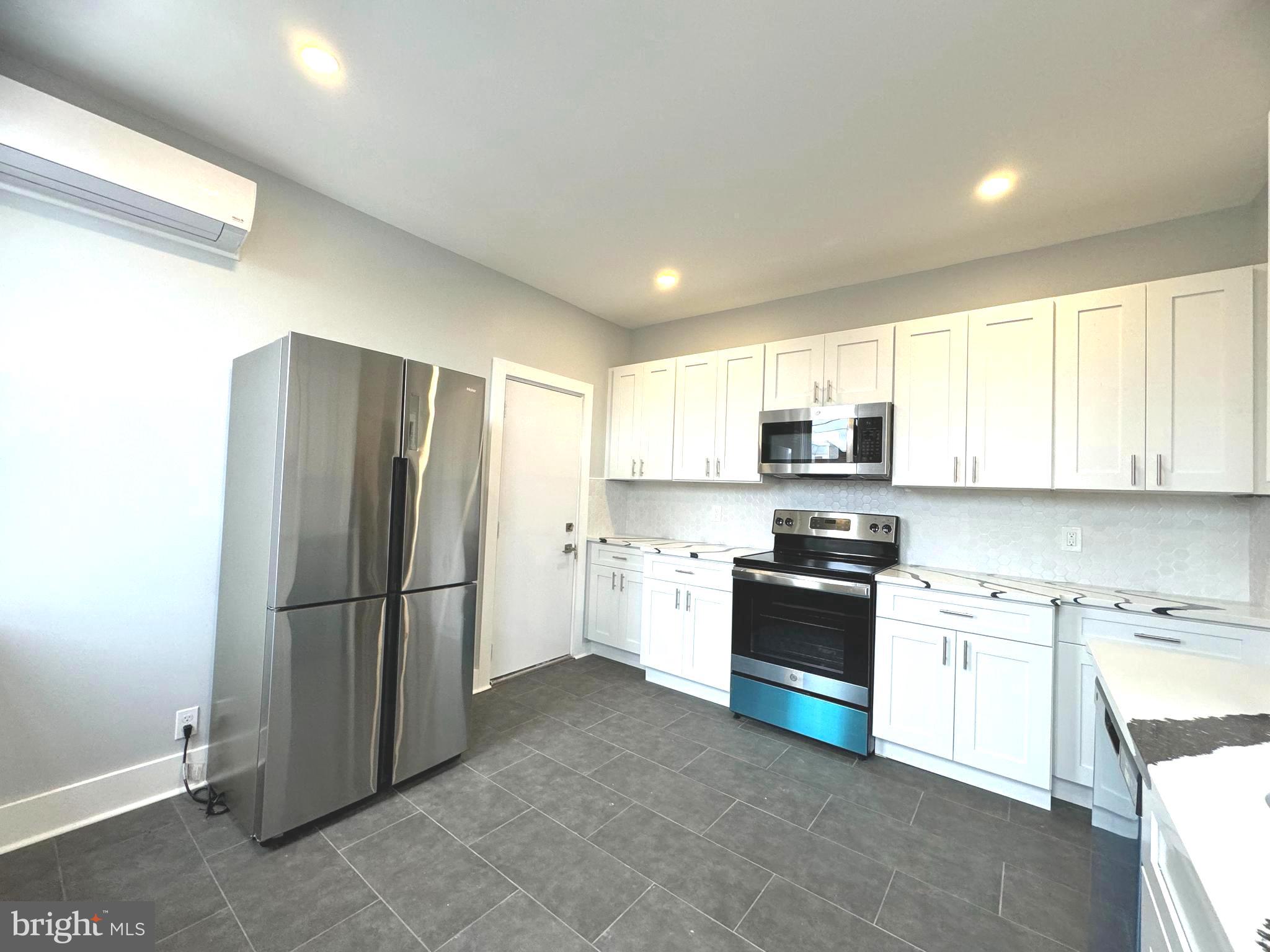 PORT RICHMOND - Residential Income