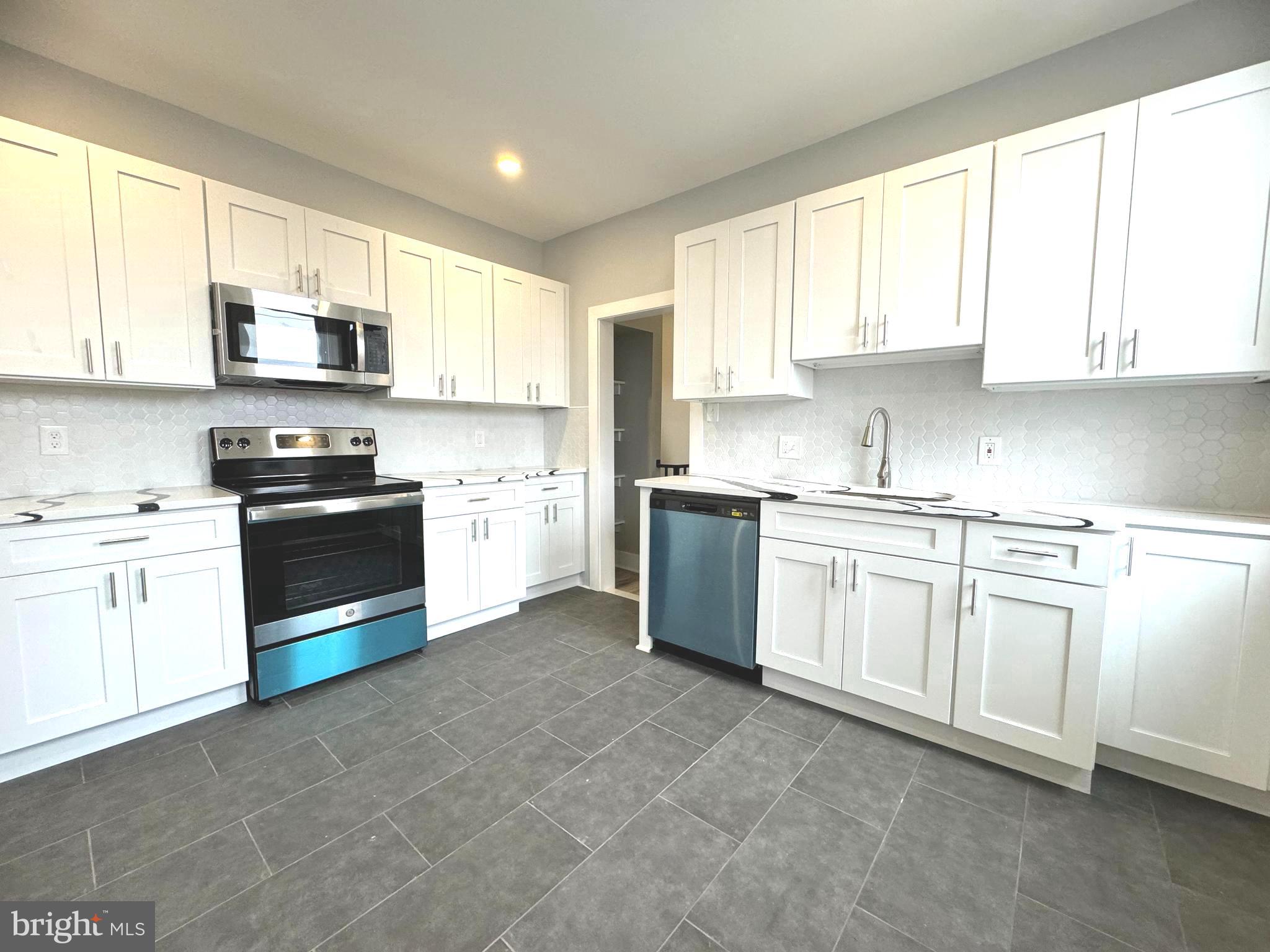 PORT RICHMOND - Residential Income