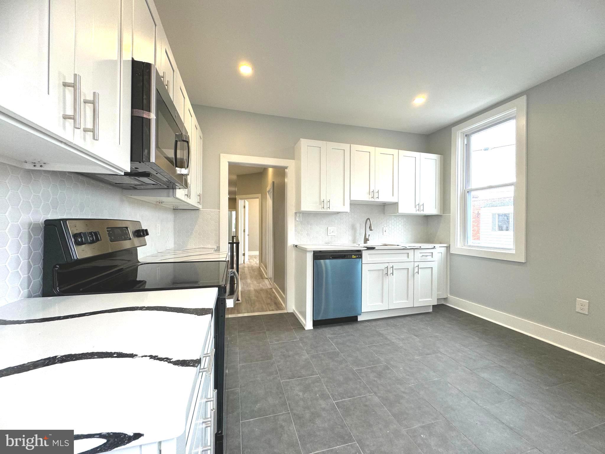 PORT RICHMOND - Residential Income