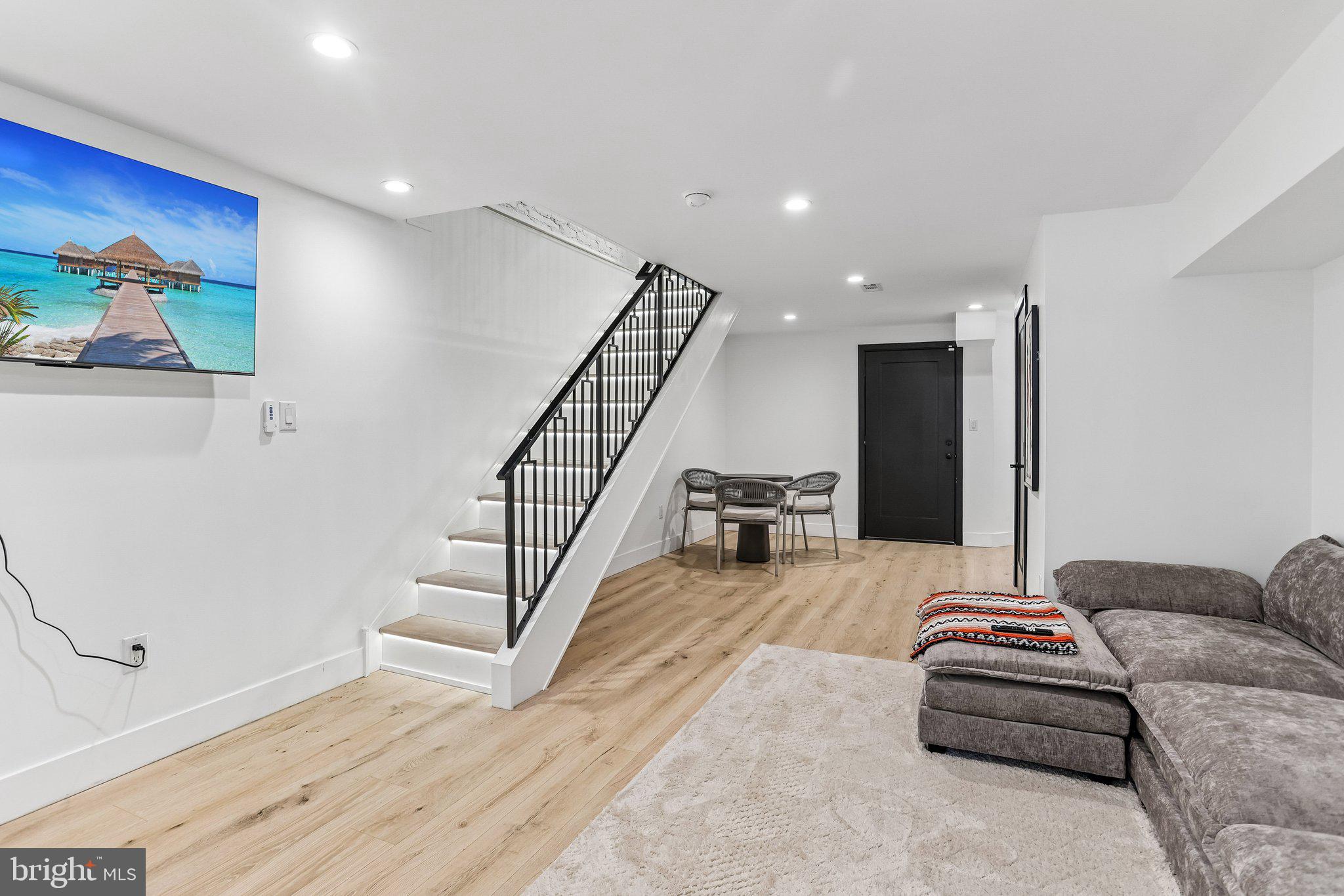 WALNUT HILL - Residential
