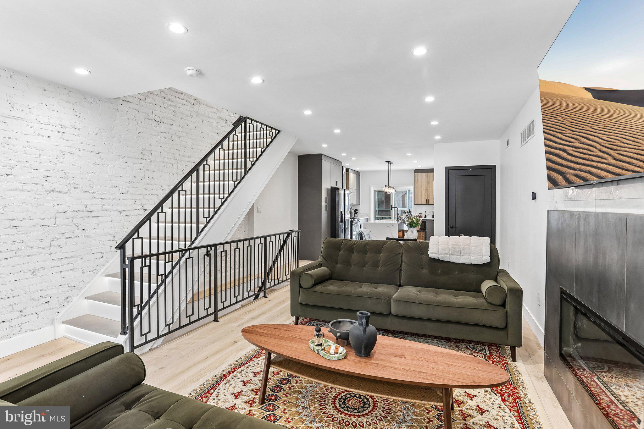 WALNUT HILL - Residential