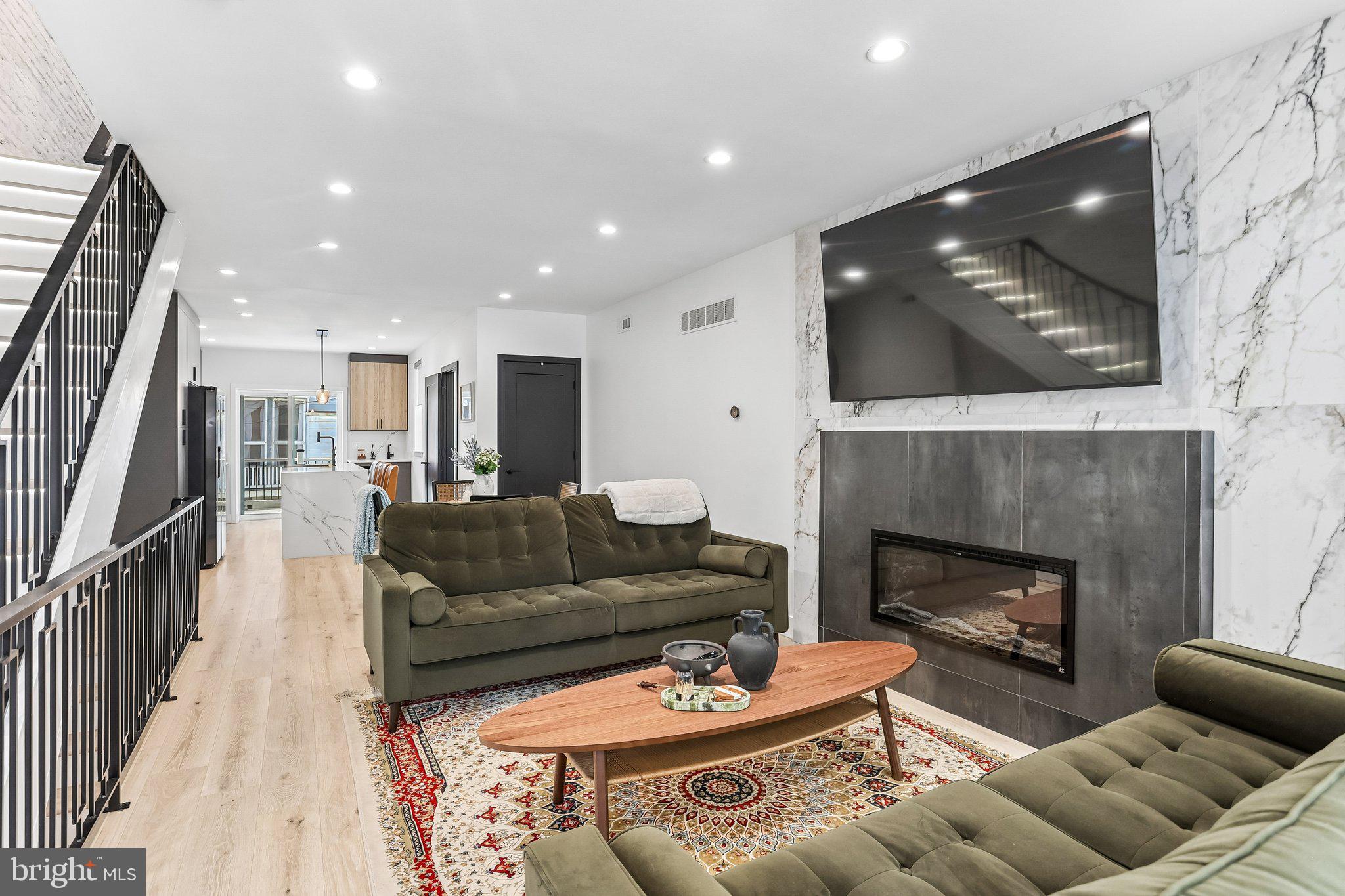 WALNUT HILL - Residential