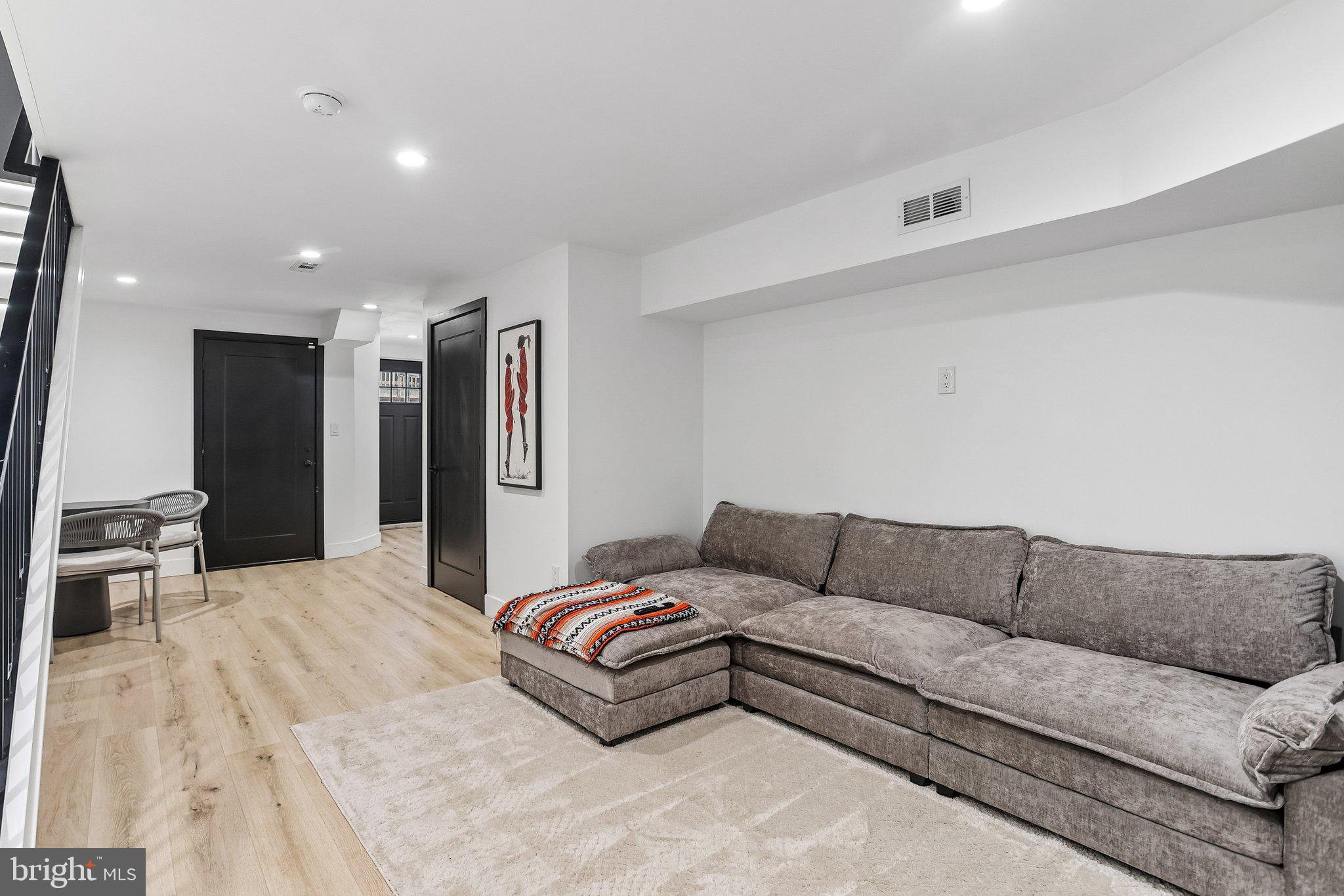 WALNUT HILL - Residential