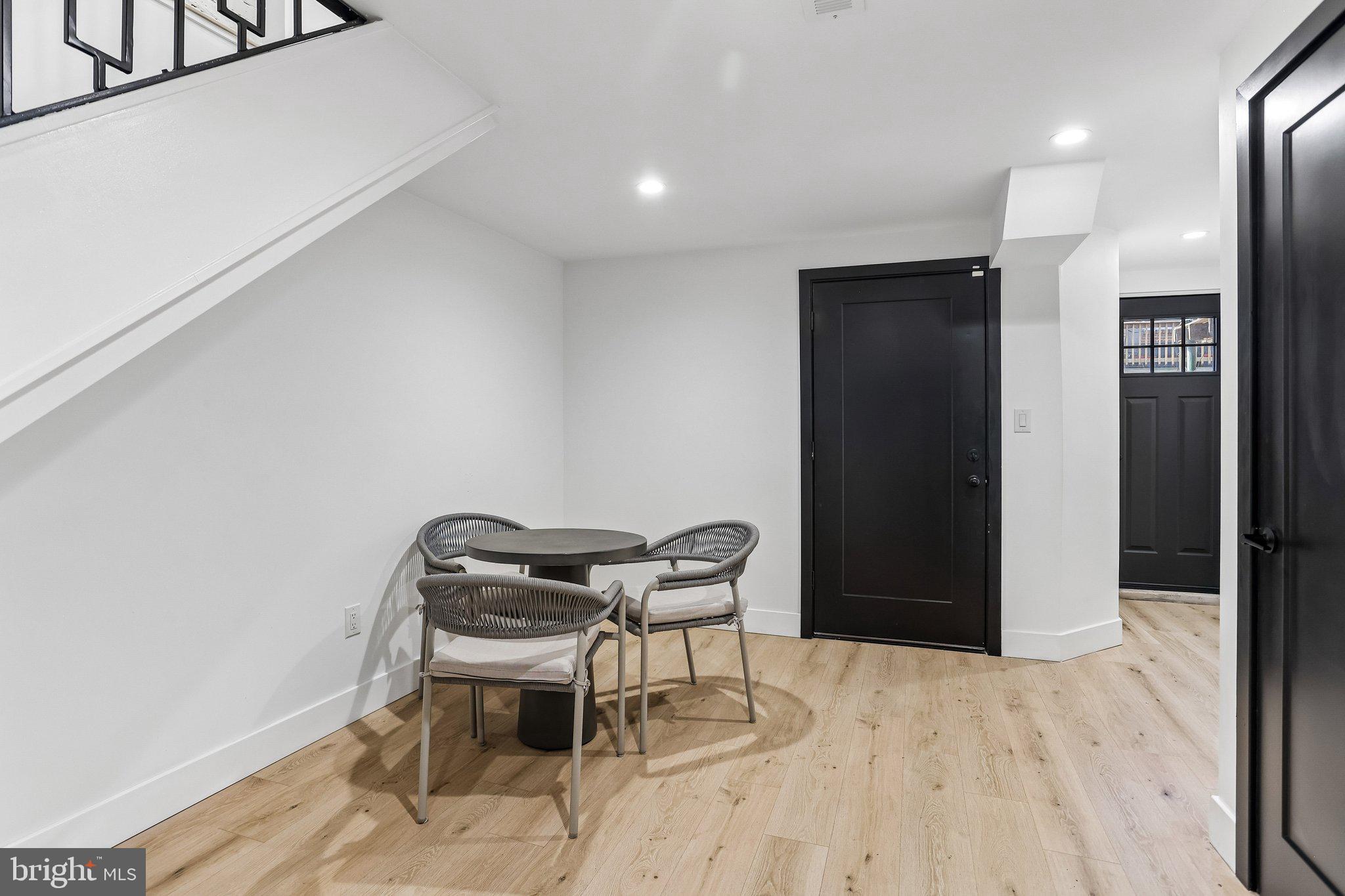 WALNUT HILL - Residential