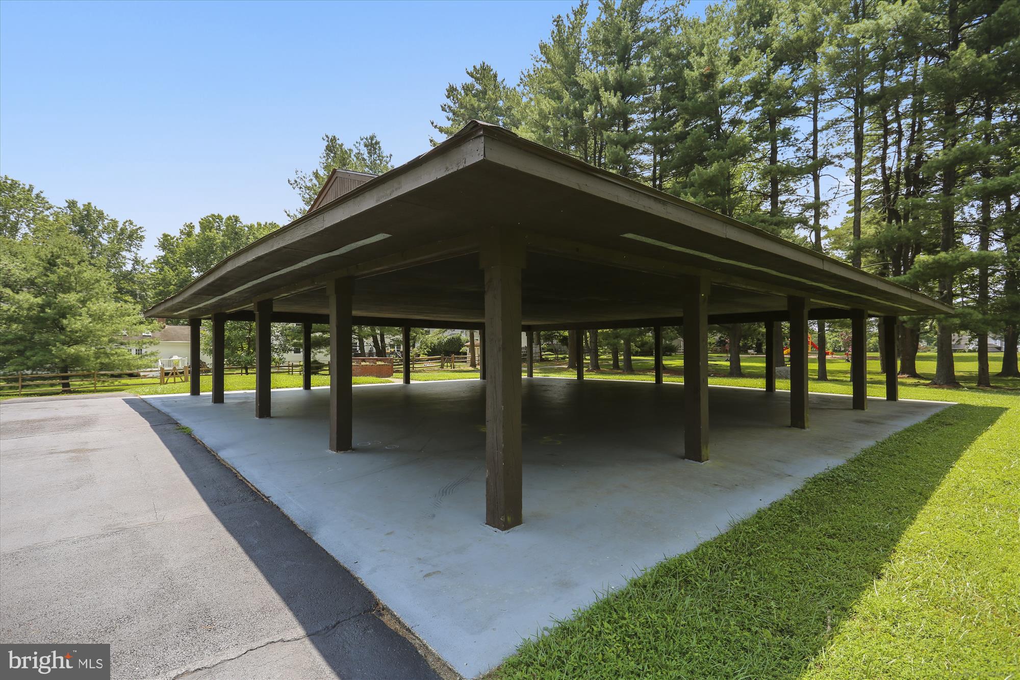 BROOKEVILLE KNOLLS - Residential