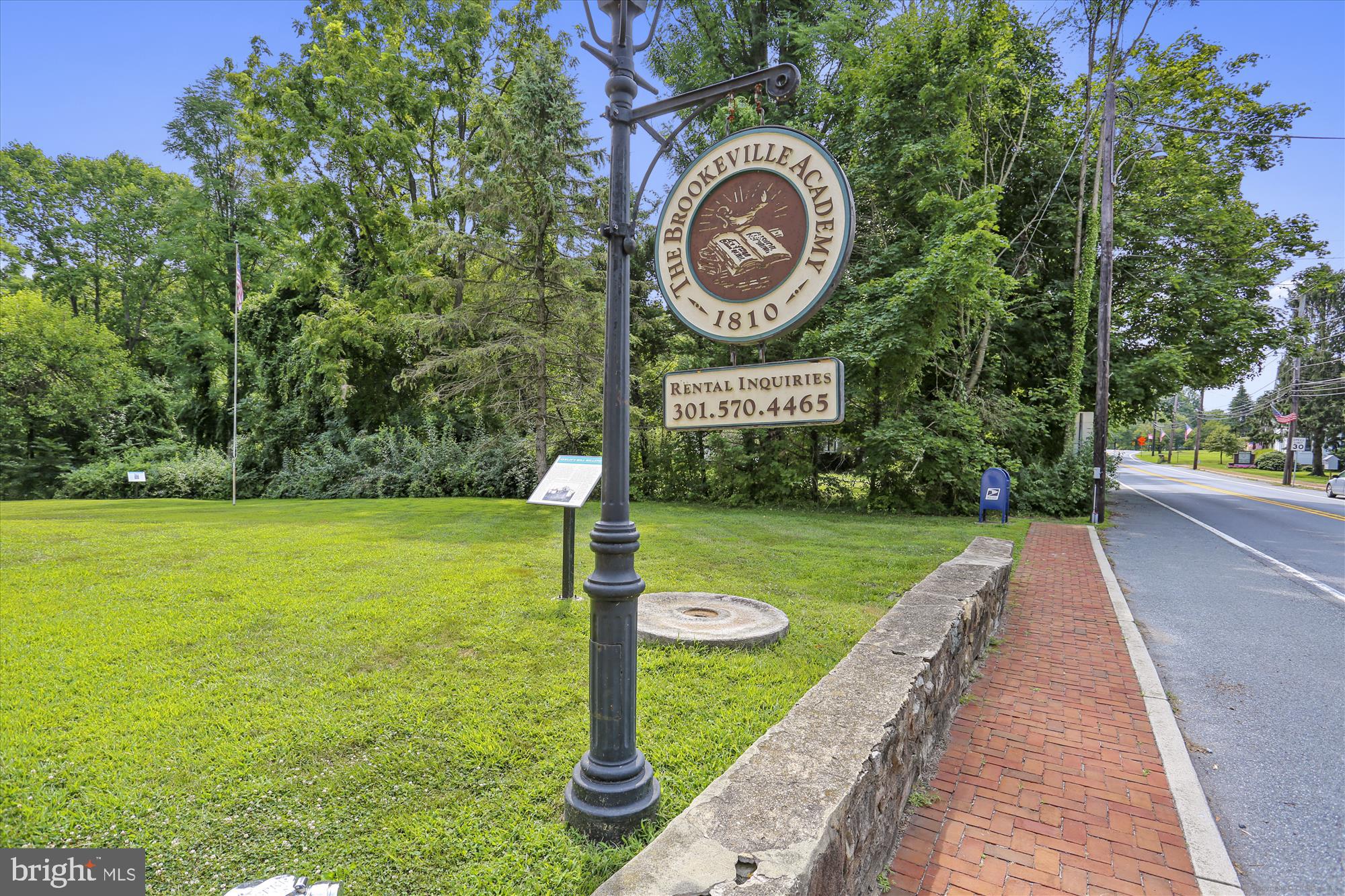BROOKEVILLE KNOLLS - Residential