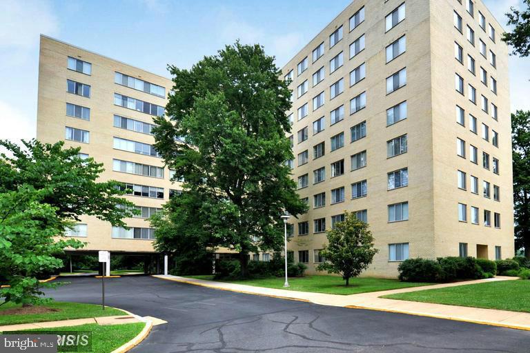 Sunny 7th floor exposure. All Utilities Included except cable and phone. Close to elevator, on Mount Vernon Parkway / Bike Way/ Walk to Library, Walk to shopping/grocery store, Play Tennis, Swim, Metro 2 miles away.  26 acre parklike setting. 
Great Parking anytime of day or night. Close to Front door and multiple lots
See agent remarks to apply.
