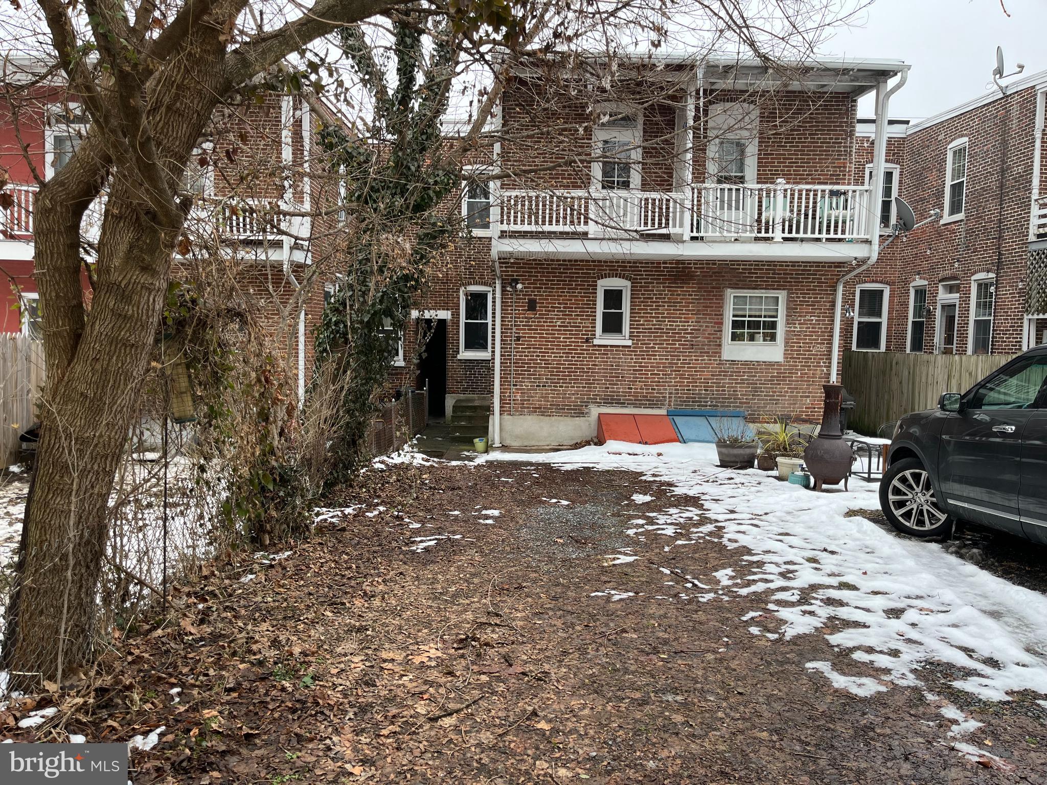 CHESTNUT HILL - Residential